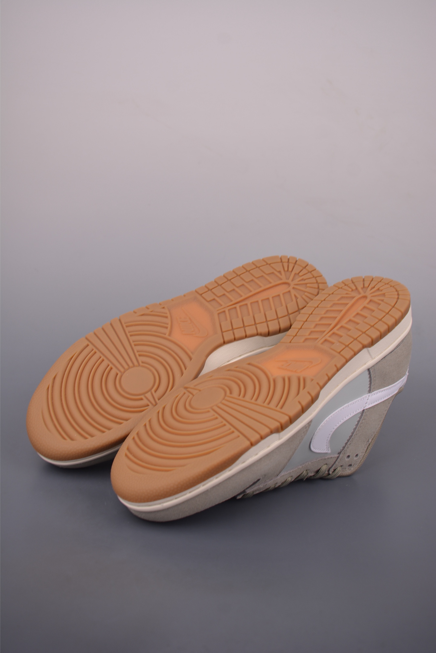 Nike SB Dunk Low Top-Quality Sneaker: Original Materials & Comfortable Fit 4 i1760096062130 7826 0 2