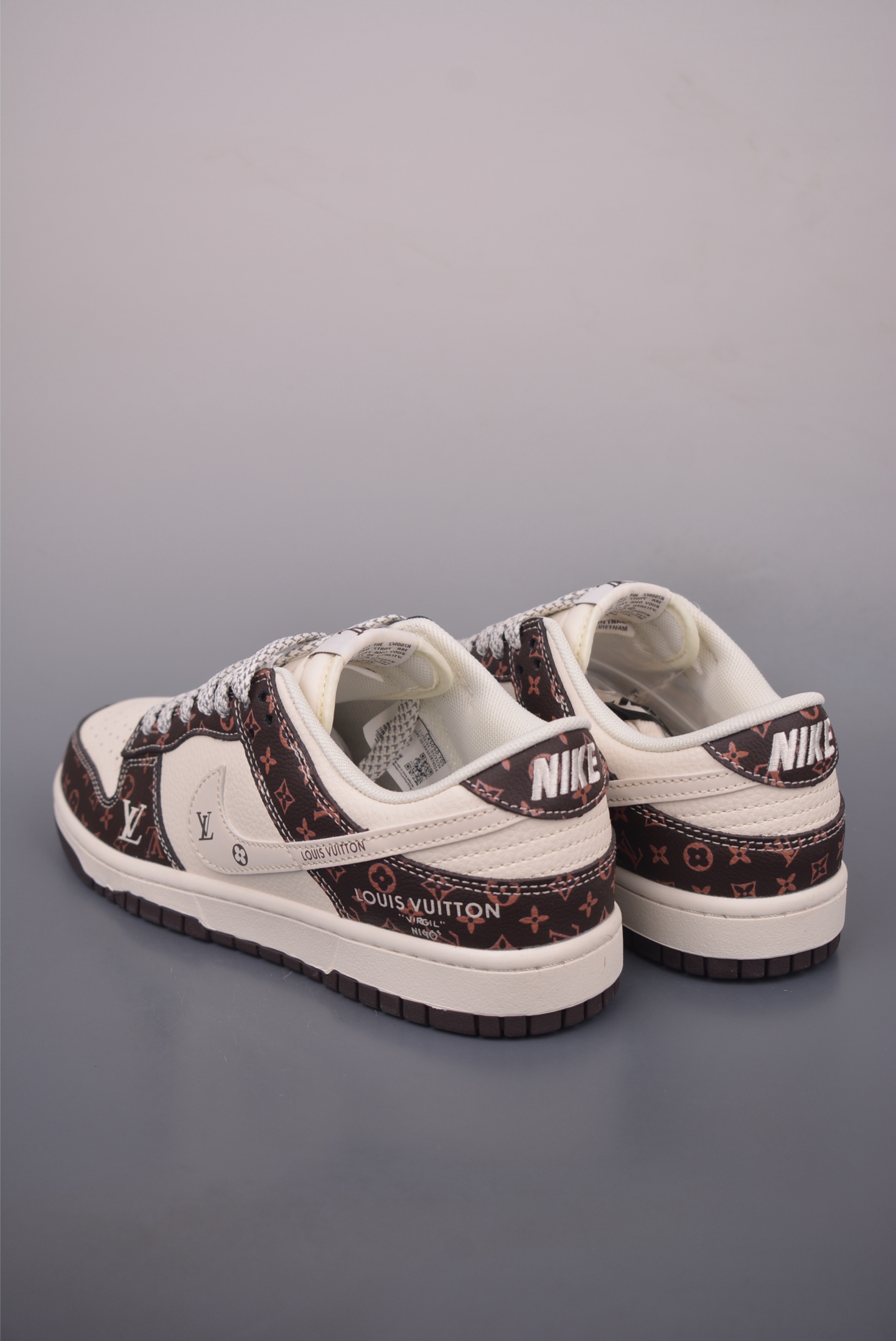 Nike SB Dunk Low Louis Vuitton Collaboration Premium Sneakers - Limited Edition 3 i1760096143706 7486 0 1