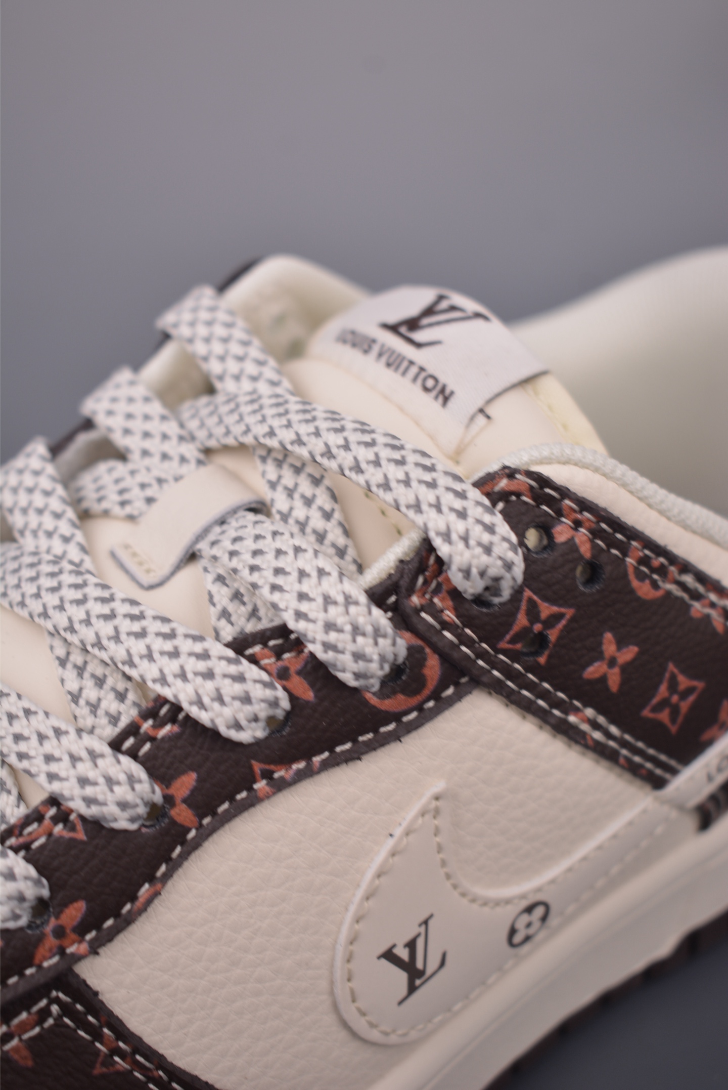 Nike SB Dunk Low Louis Vuitton Collaboration Premium Sneakers - Limited Edition 8 i1760096143817 8949 0 6