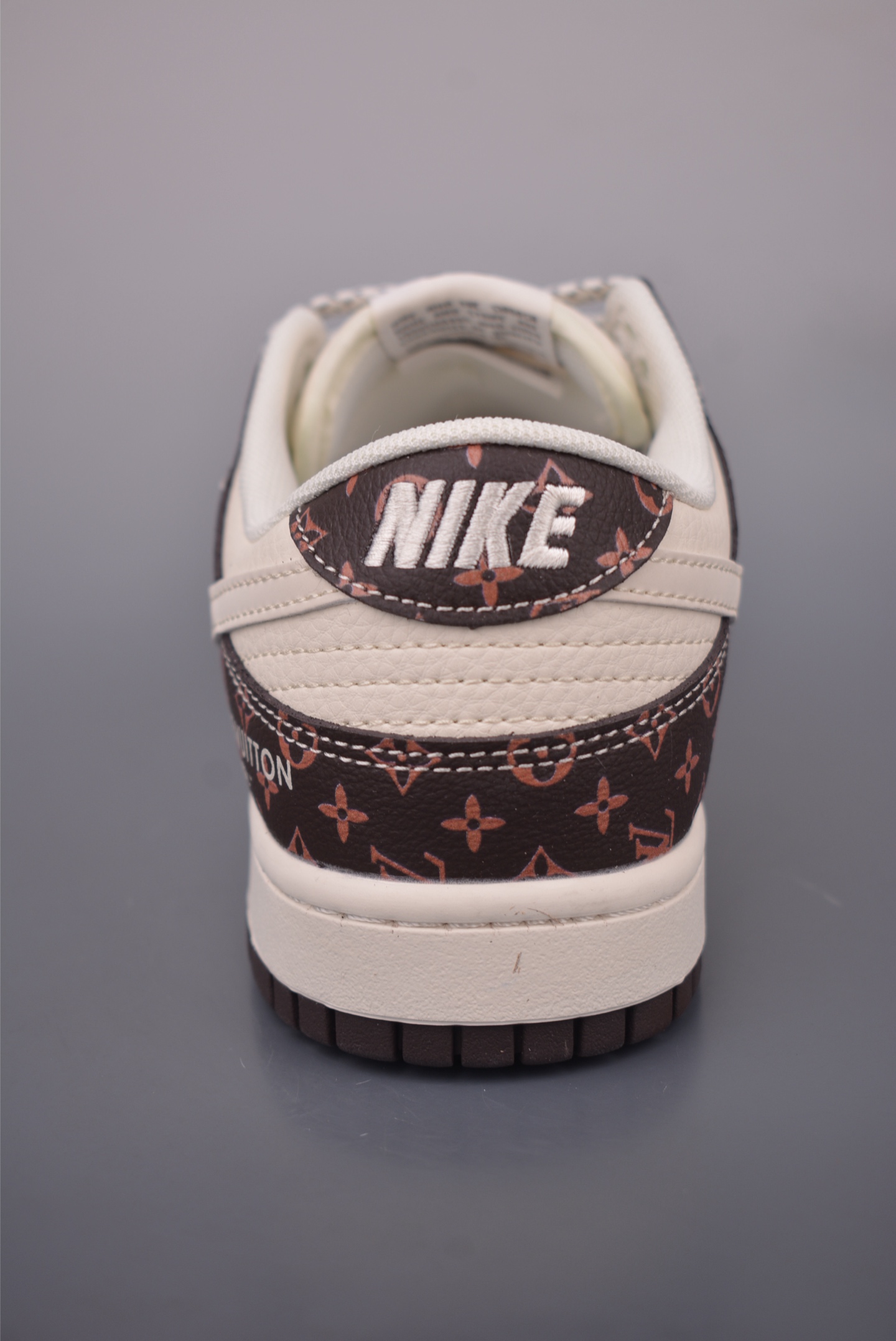 Nike SB Dunk Low Louis Vuitton Collaboration Premium Sneakers - Limited Edition 5 i1760096143819 7549 0 3