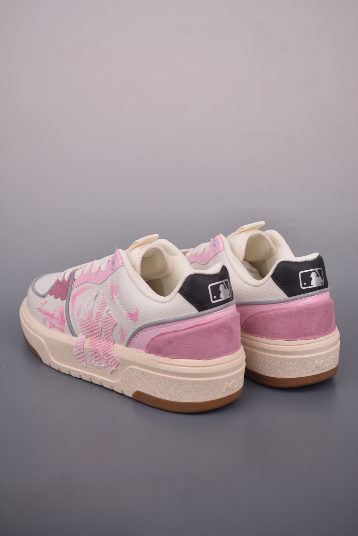 MLB NY Printed Graffiti Chunky Sneakers Height Increasing 6cm Women's Shoes 2 i1760133248921 9812 0 1