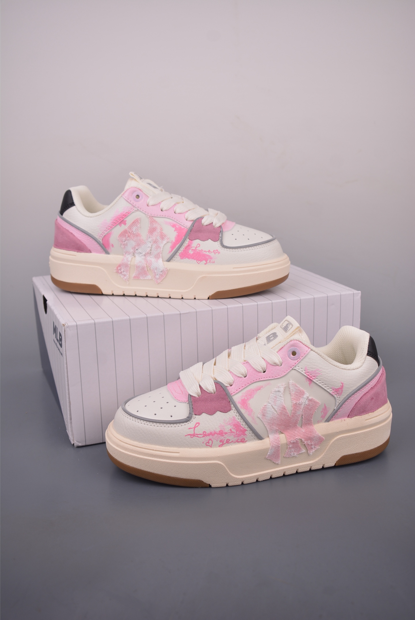 MLB NY Printed Graffiti Chunky Sneakers Height Increasing 6cm Women's Shoes 5 i1760133248924 7891 0 4