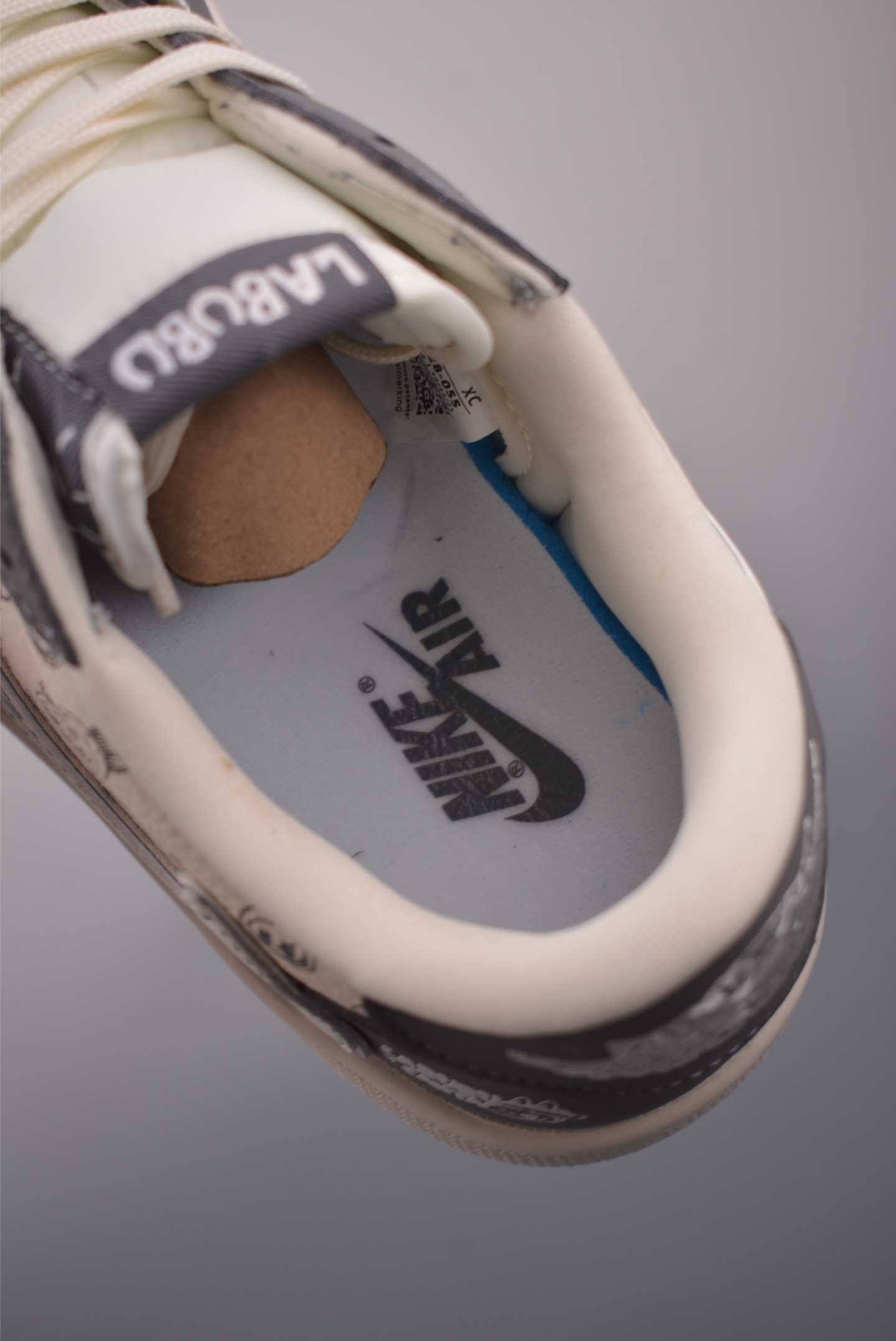 Fragment x Travis Scott x Labubu Air Jordan 1 Low 解构鞋带 三方联名倒钩 LD2028-055-莆田鞋,莆田鞋货源,高仿鞋,高仿鞋货源,安福档口,莆田高仿鞋,莆田鞋批发,高仿鞋批发,莆田高仿运动鞋,高仿运动鞋,莆田运动鞋 Fragment x Travis Scott x Labubu Air Jordan 1 Low 解构鞋带 三方联名倒钩 LD2028-055