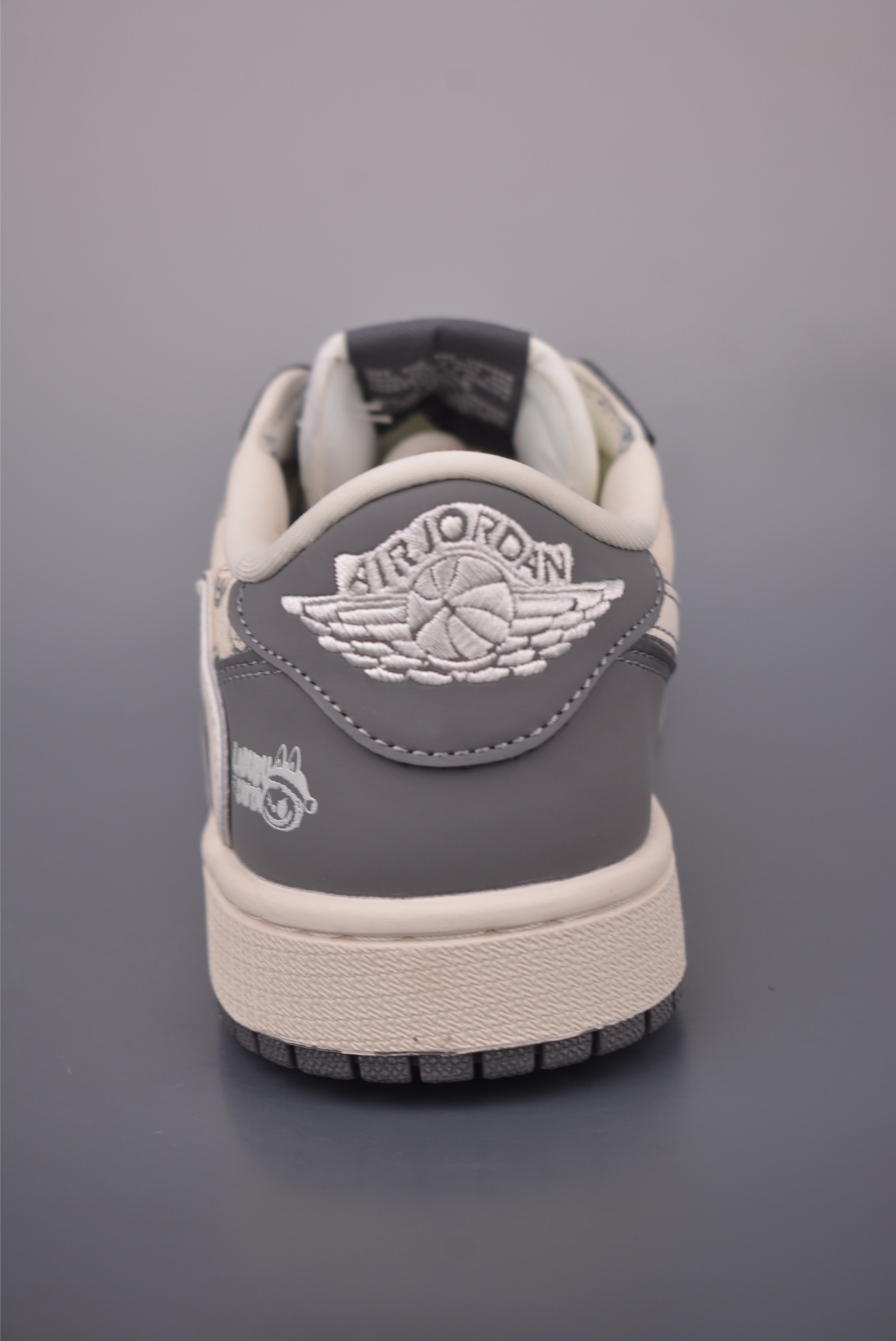 Fragment x Travis Scott x Labubu Air Jordan 1 Low 解构鞋带 三方联名倒钩 LD2028-055-莆田鞋,莆田鞋货源,高仿鞋,高仿鞋货源,安福档口,莆田高仿鞋,莆田鞋批发,高仿鞋批发,莆田高仿运动鞋,高仿运动鞋,莆田运动鞋 Fragment x Travis Scott x Labubu Air Jordan 1 Low 解构鞋带 三方联名倒钩 LD2028-055