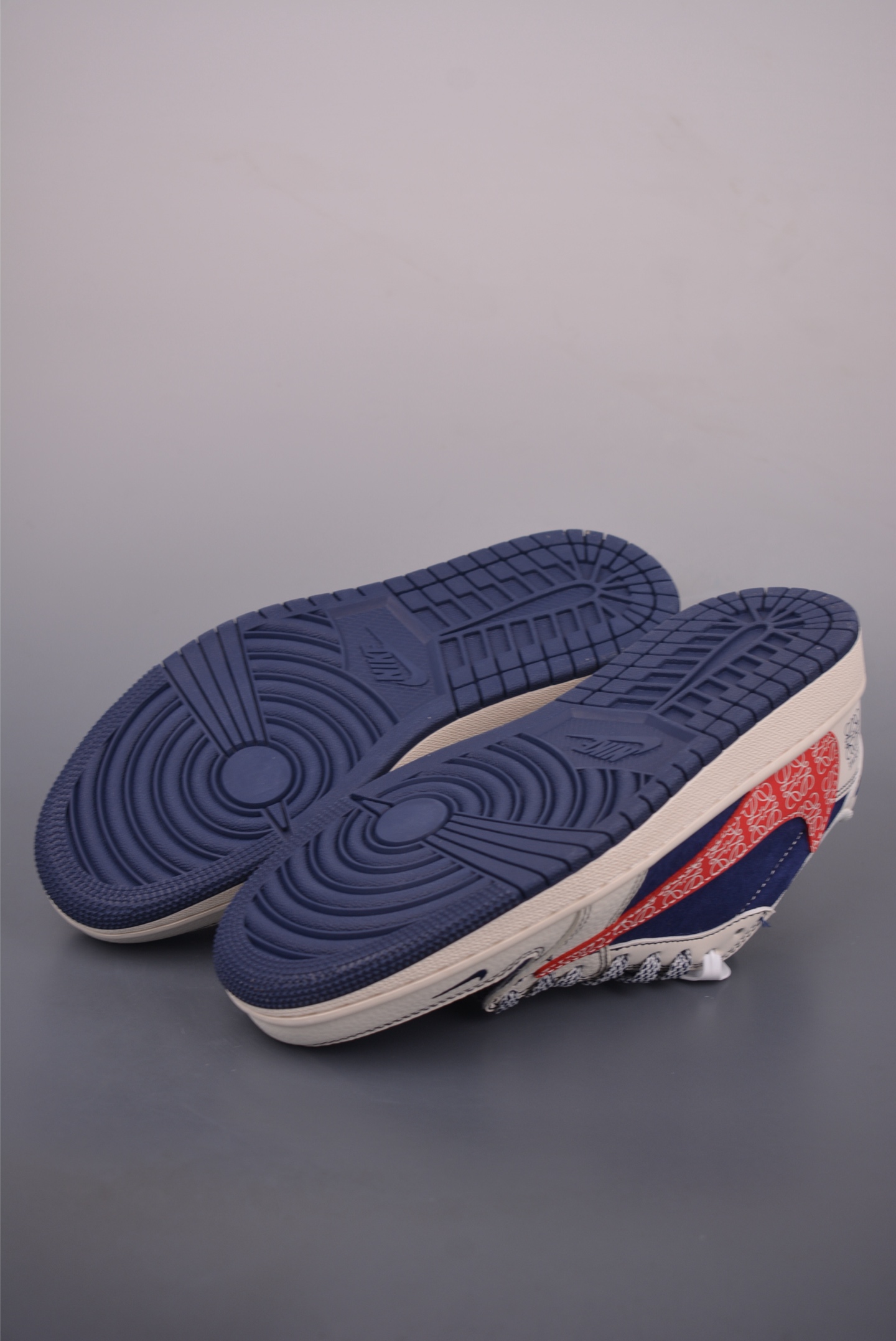 Fragment x Travis Scott x Loewe Air Jordan 1 Low 解构鞋带 三方联名倒钩 HS8068-067-莆田鞋,莆田鞋货源,高仿鞋,高仿鞋货源,安福档口,莆田高仿鞋,莆田鞋批发,高仿鞋批发,莆田高仿运动鞋,高仿运动鞋,莆田运动鞋 Fragment x Travis Scott x Loewe Air Jordan 1 Low 解构鞋带 三方联名倒钩 HS8068-067