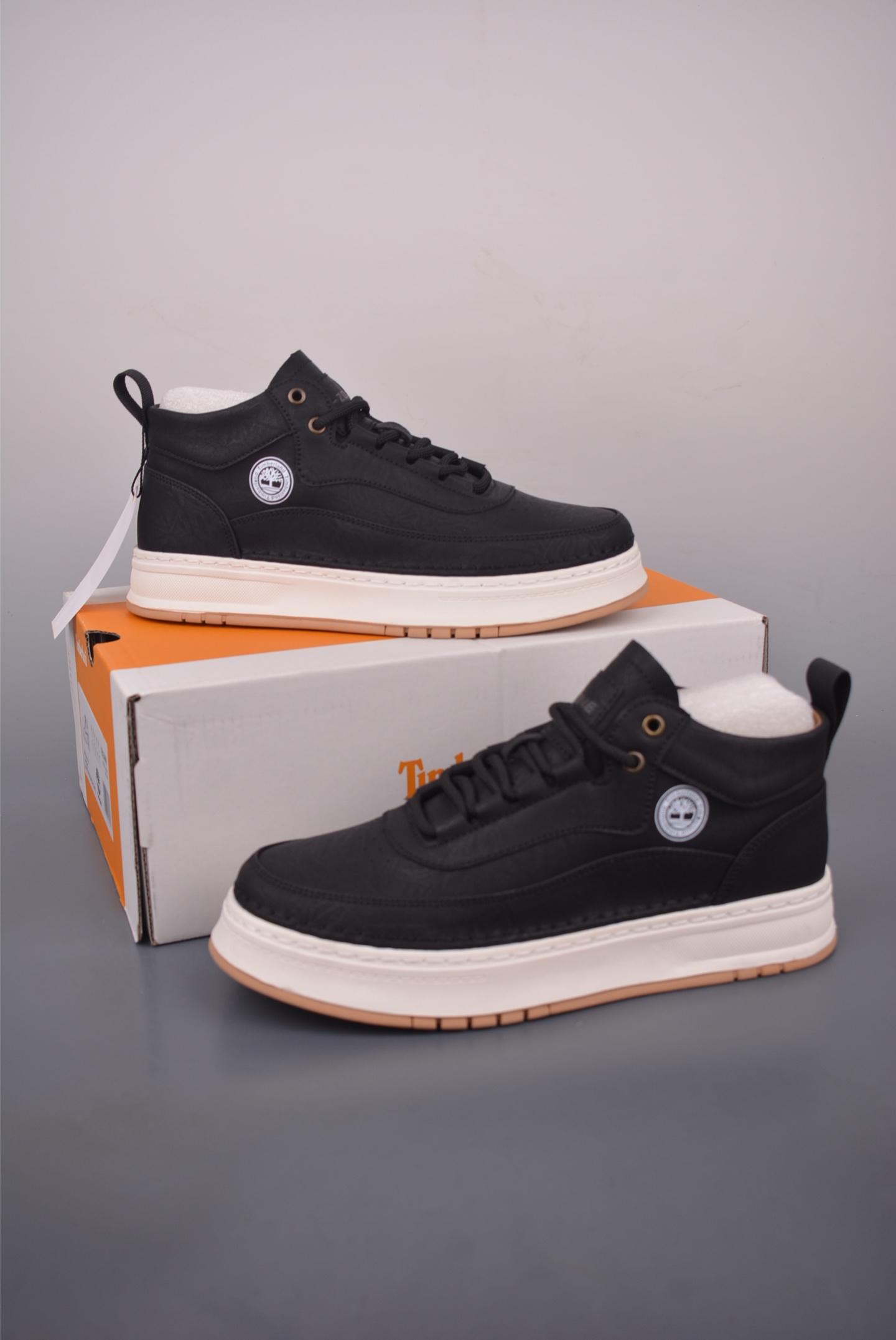 Timberland Classic Mid-Top Leather Boots - Durable, Stylish & Comfortable 5 i1760136922766 4205 0 5