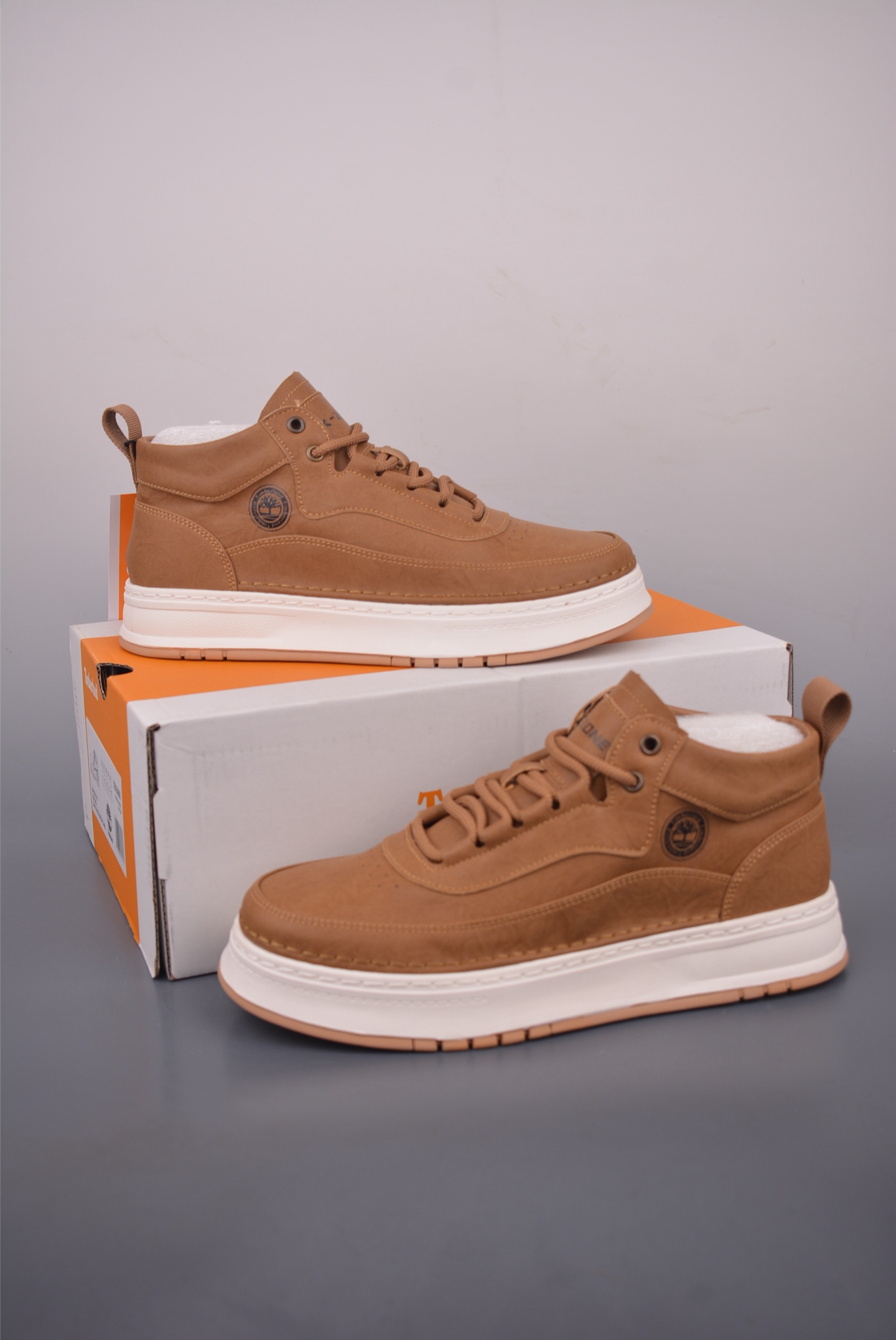 Timberland Classic Mid-Top Shoes - Italian Leather, Durable, and Stylish 2 i1760136945885 7592 0 0