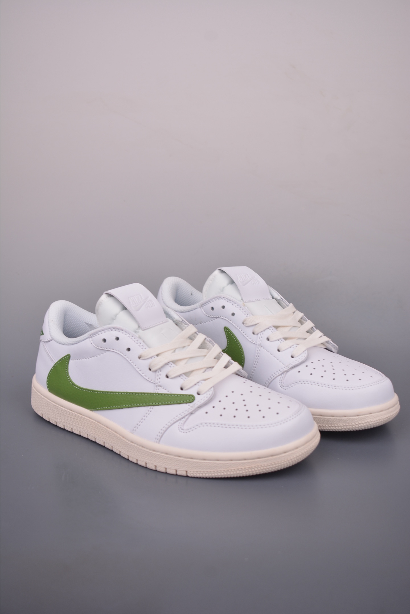 Fragment Travis Scott x Air Jordan 1 Low Collab Sneakers - Classic Style