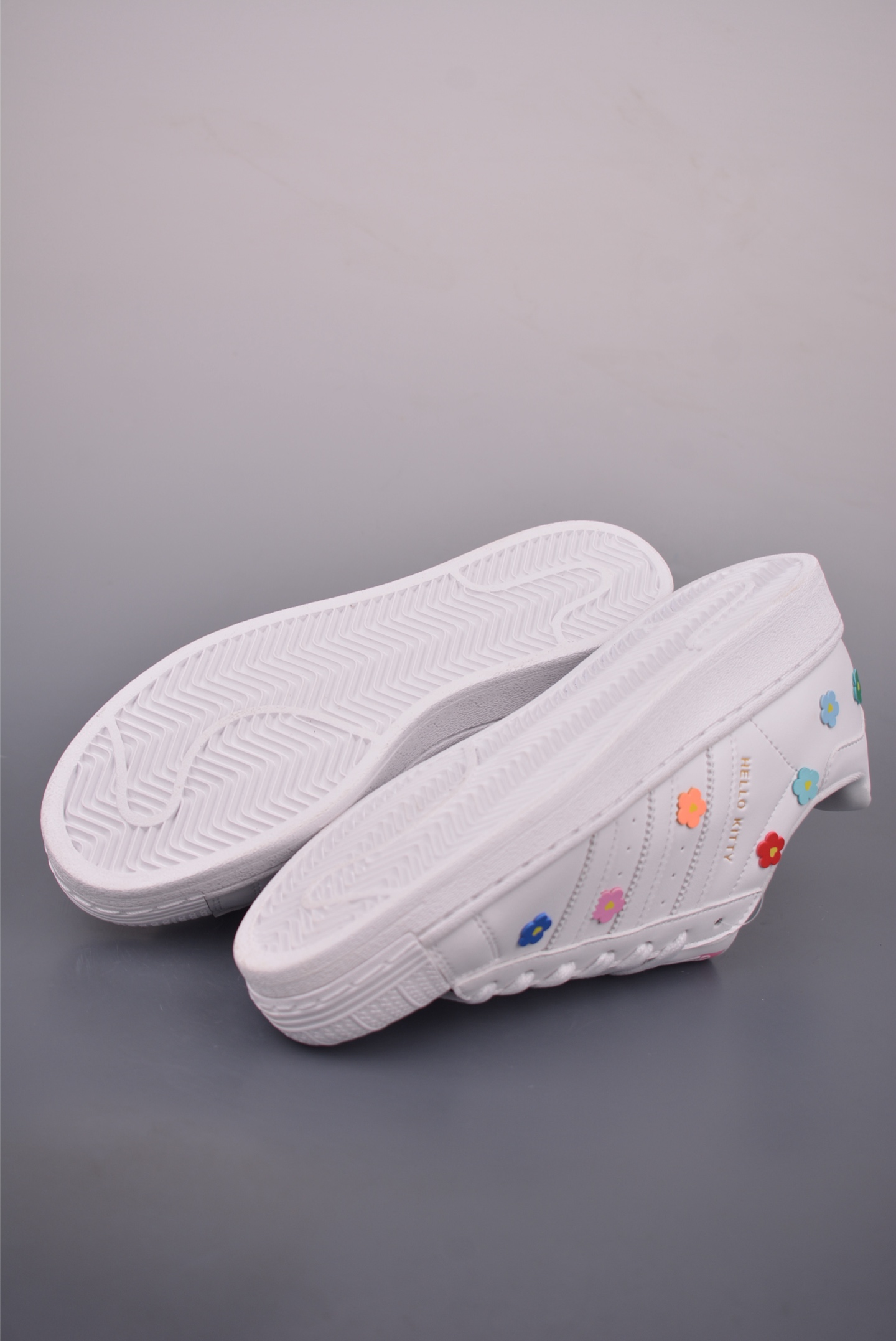 Adidas Originals Superstar Hello Kitty Edition Classic White Sneakers 4 i1760226325382 3683 0 2