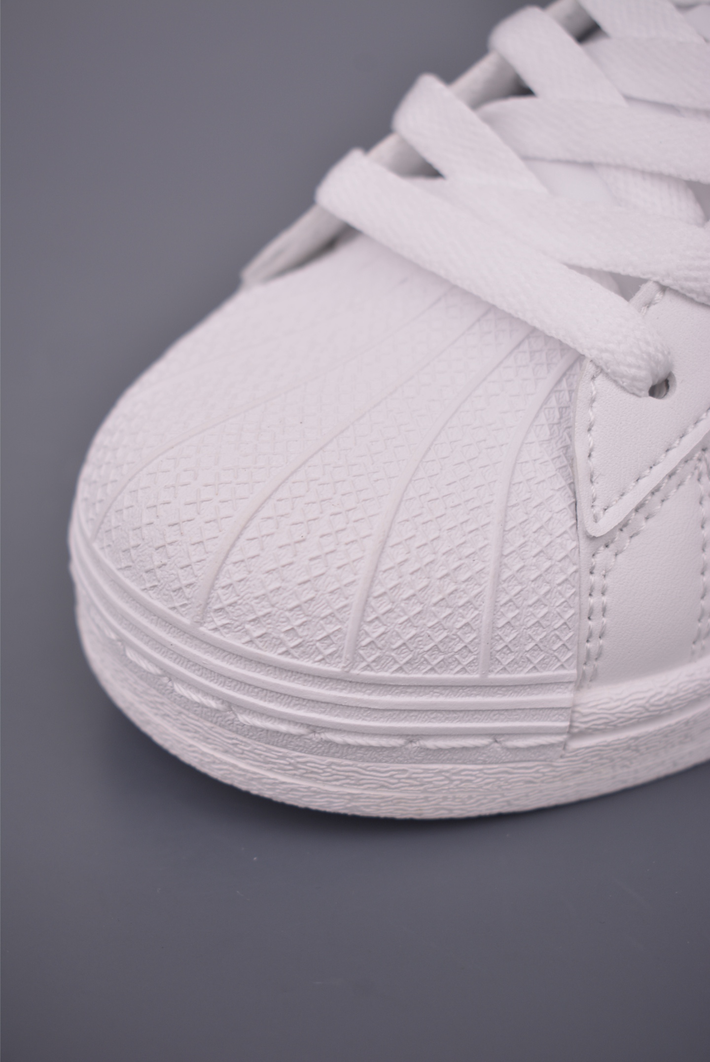 Adidas Originals Superstar Hello Kitty Edition Classic White Sneakers 7 i1760226329409 1890 0 5