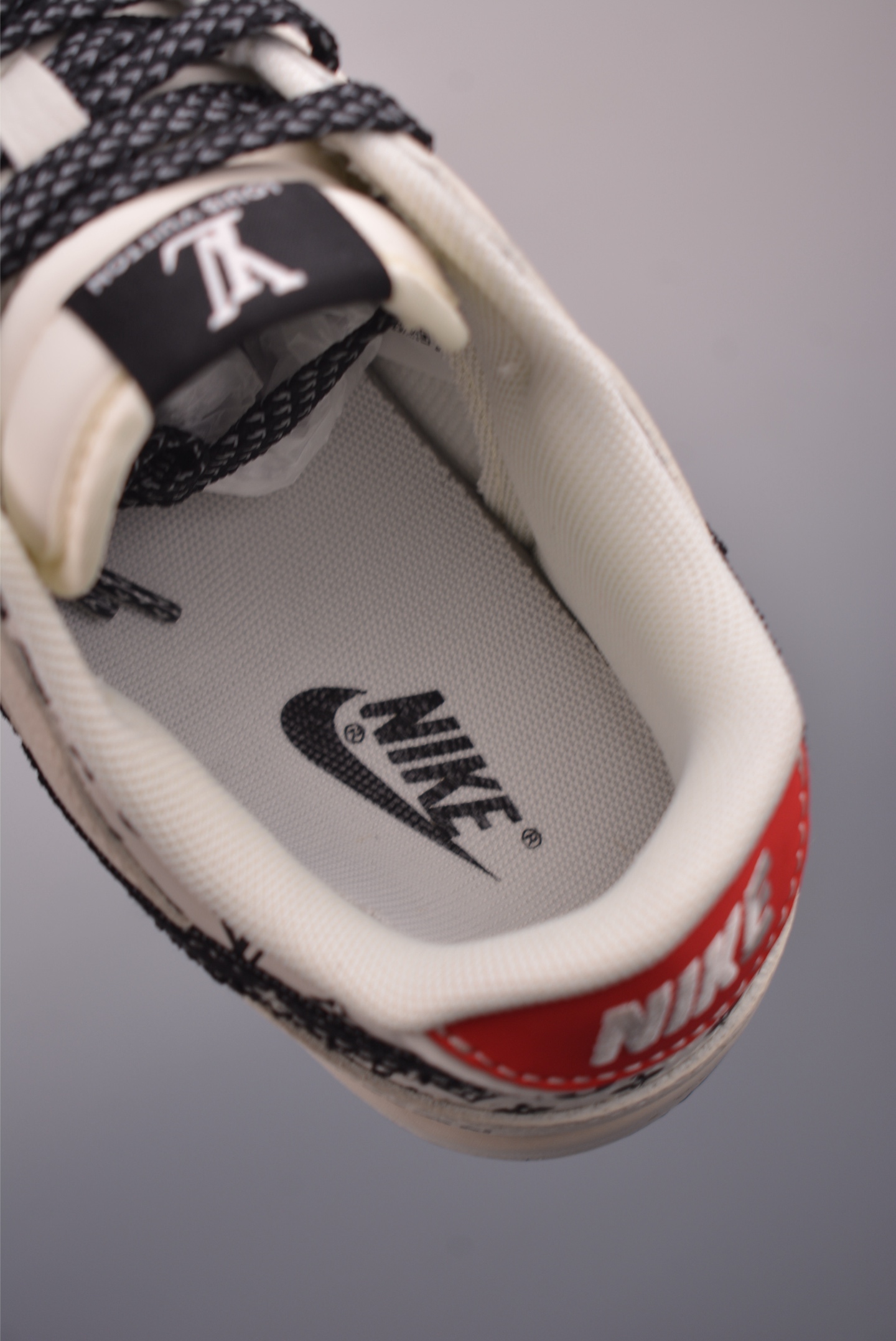 Nike SB Dunk Low Louis Vuitton Cream White Leather Sneakers 9 i1760226604940 2975 0 8