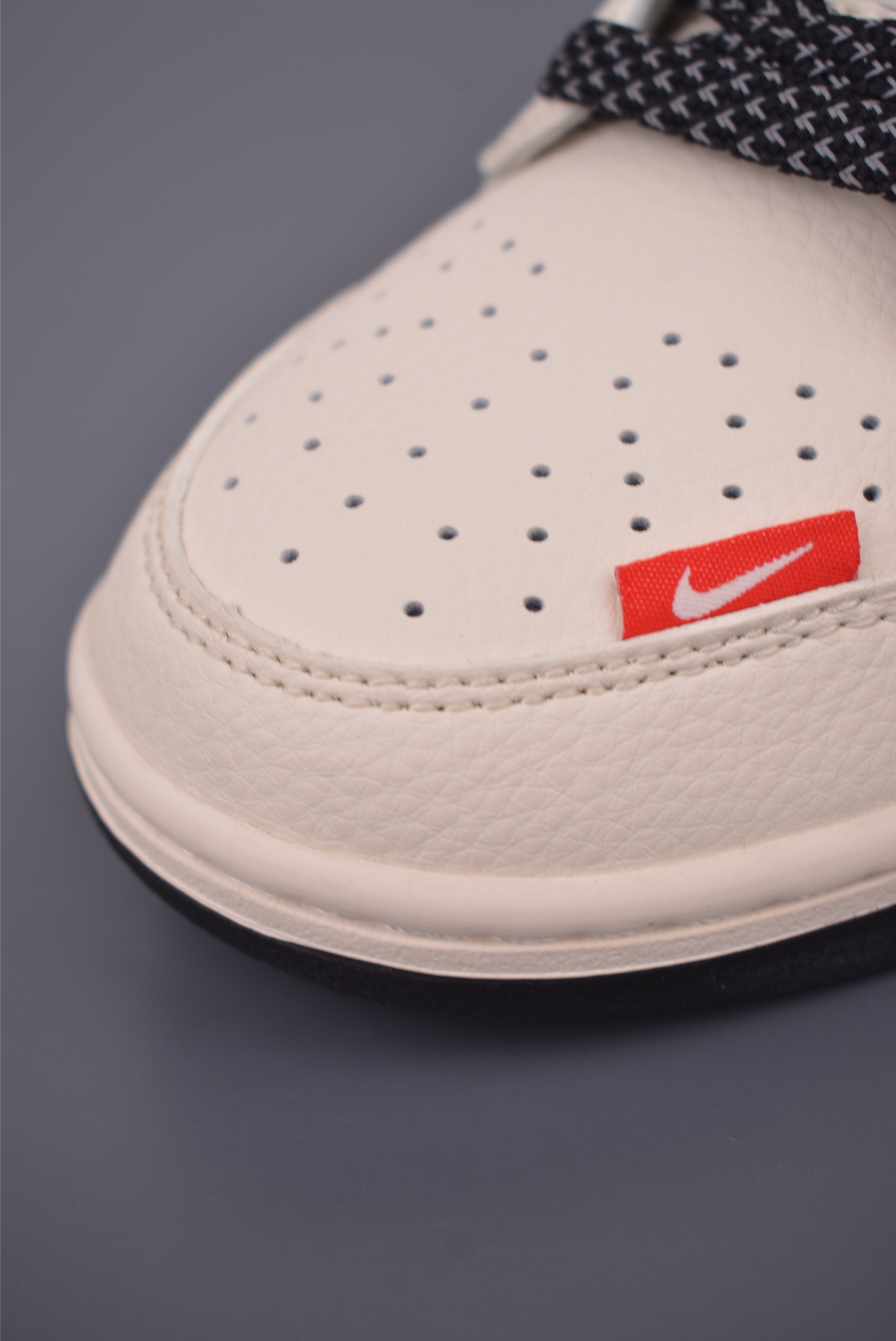 Nike SB Dunk Low Louis Vuitton Cream White Leather Sneakers 6 i1760226607662 1136 0 5