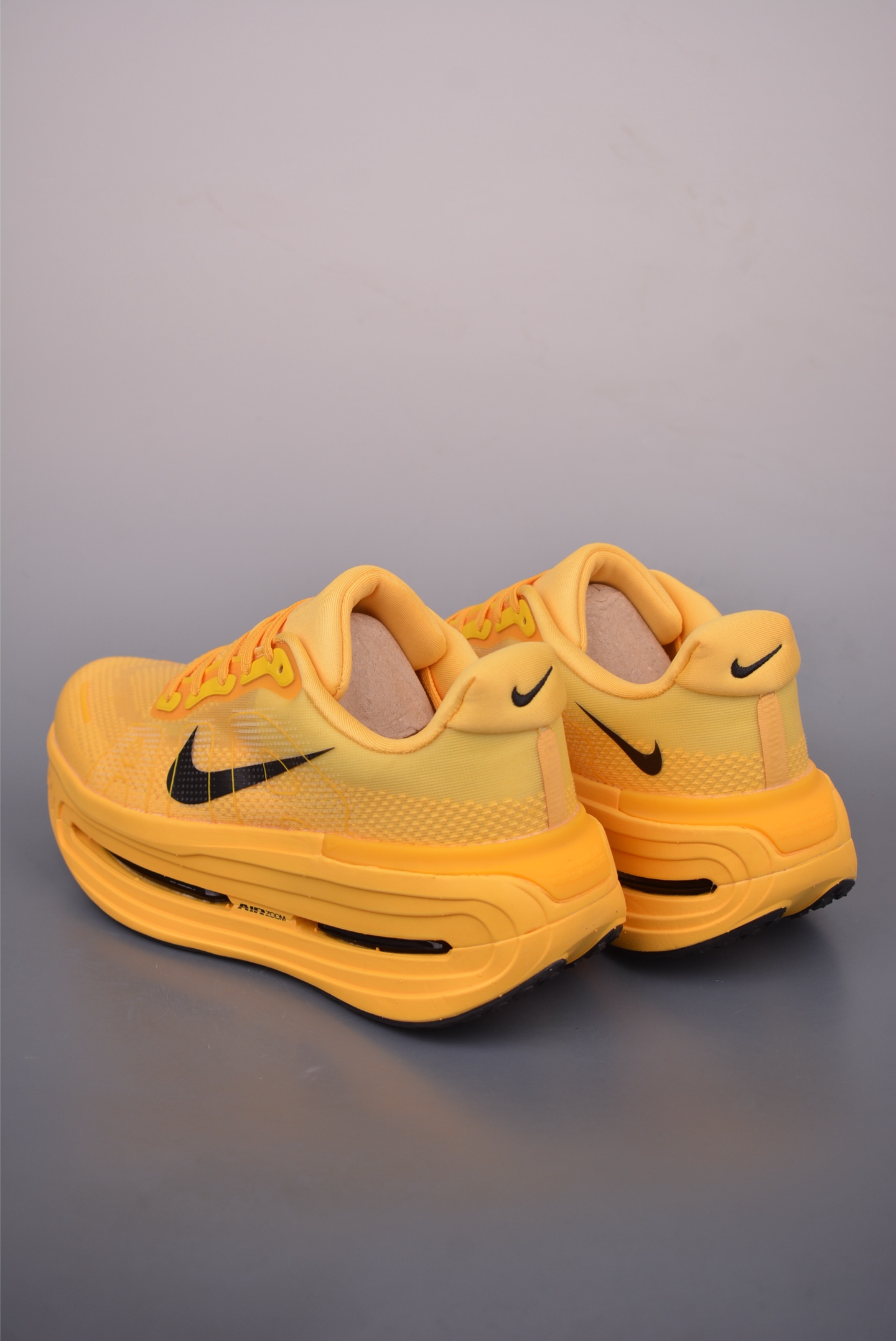 Nike Vomero premium Air气垫40周年 舒适百搭防滑耐磨 支撑缓震低帮 休闲跑步鞋 HQ2050-012-莆田鞋,莆田鞋货源,高仿鞋,高仿鞋货源,安福档口,莆田高仿鞋,莆田鞋批发,高仿鞋批发,莆田高仿运动鞋,高仿运动鞋,莆田运动鞋 Nike Vomero premium Air气垫40周年 舒适百搭防滑耐磨 支撑缓震低帮 休闲跑步鞋 HQ2050-012