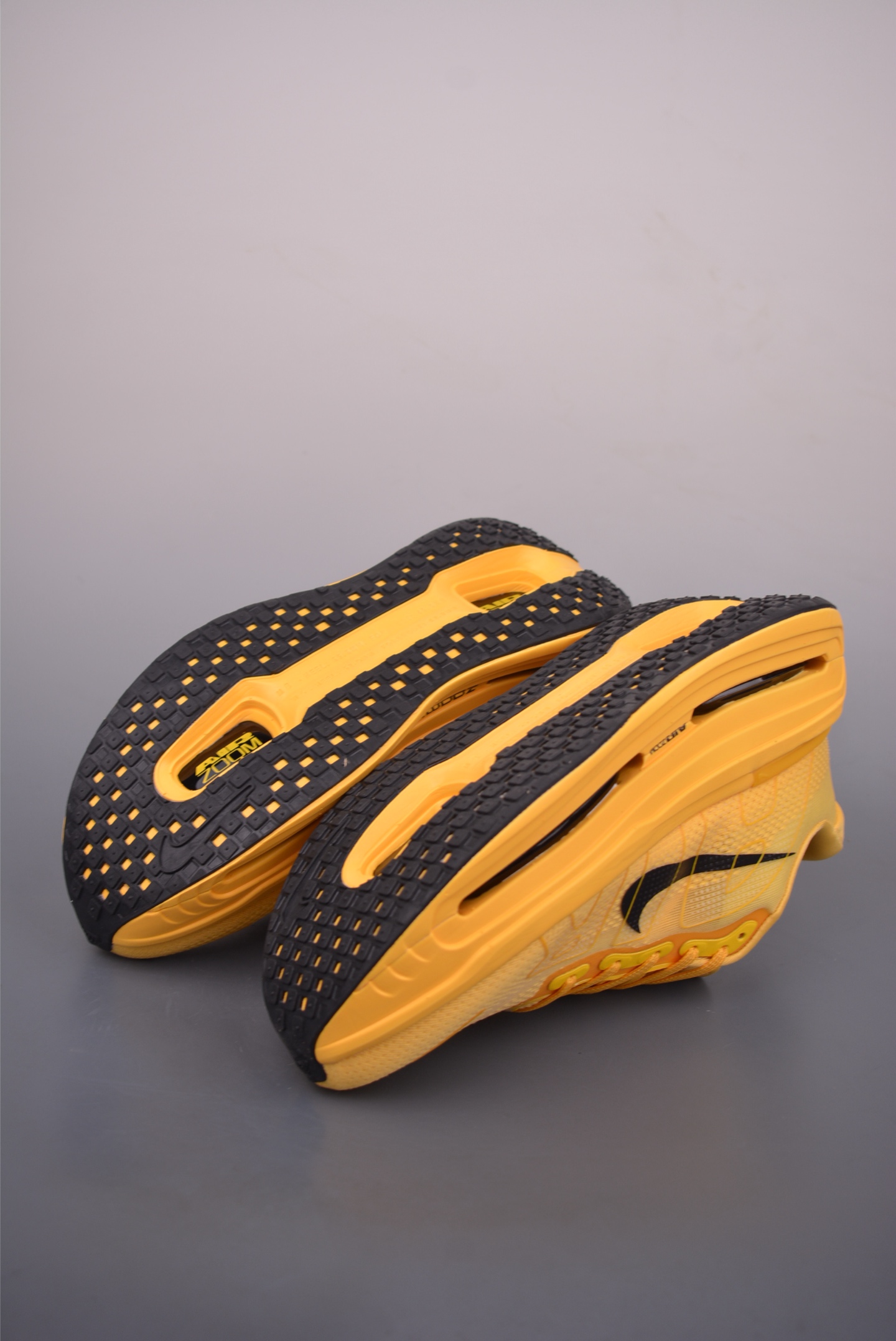 Nike Vomero premium Air气垫40周年 舒适百搭防滑耐磨 支撑缓震低帮 休闲跑步鞋 HQ2050-012-莆田鞋,莆田鞋货源,高仿鞋,高仿鞋货源,安福档口,莆田高仿鞋,莆田鞋批发,高仿鞋批发,莆田高仿运动鞋,高仿运动鞋,莆田运动鞋 Nike Vomero premium Air气垫40周年 舒适百搭防滑耐磨 支撑缓震低帮 休闲跑步鞋 HQ2050-012