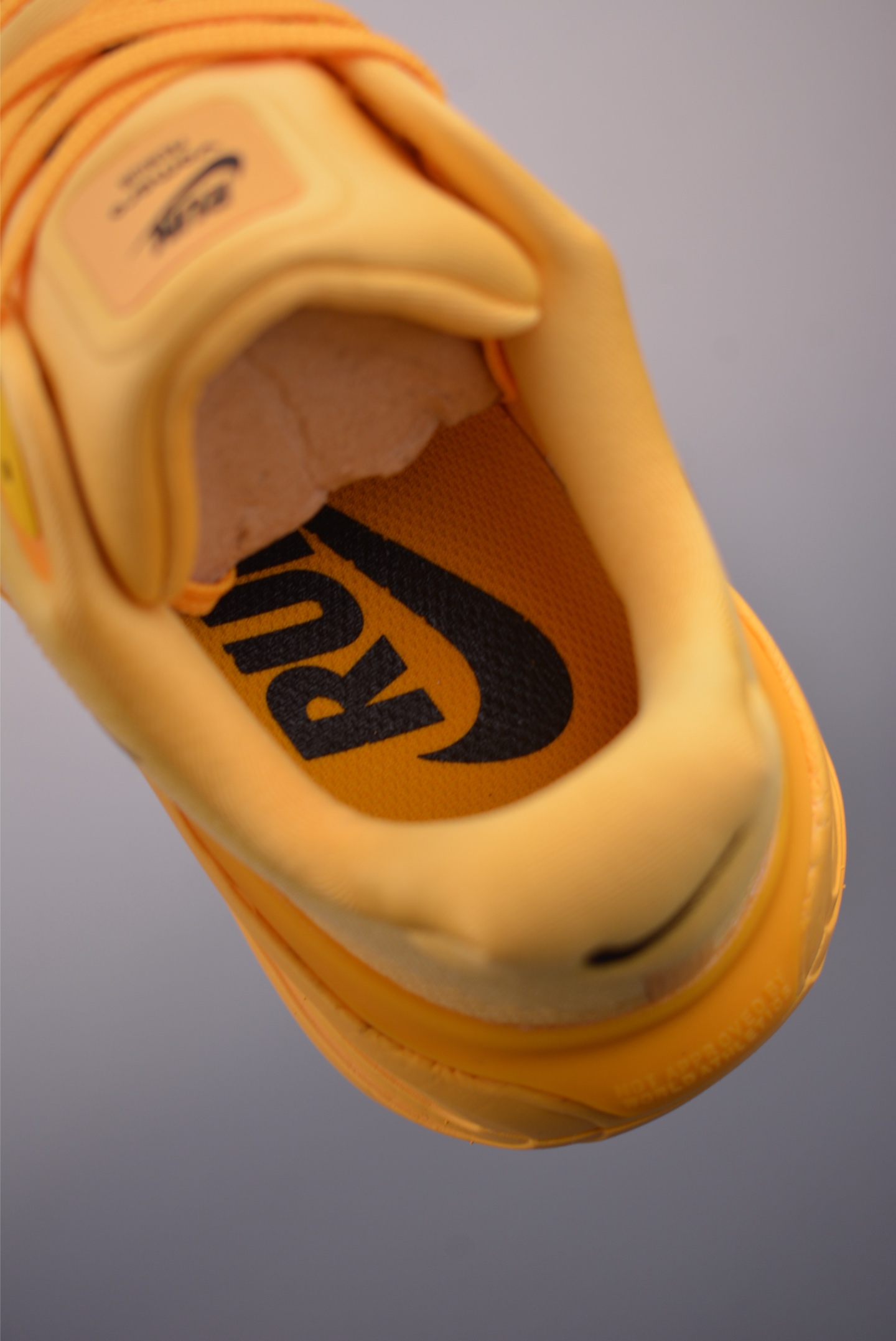 Nike Vomero premium Air气垫40周年 舒适百搭防滑耐磨 支撑缓震低帮 休闲跑步鞋 HQ2050-012-莆田鞋,莆田鞋货源,高仿鞋,高仿鞋货源,安福档口,莆田高仿鞋,莆田鞋批发,高仿鞋批发,莆田高仿运动鞋,高仿运动鞋,莆田运动鞋 Nike Vomero premium Air气垫40周年 舒适百搭防滑耐磨 支撑缓震低帮 休闲跑步鞋 HQ2050-012