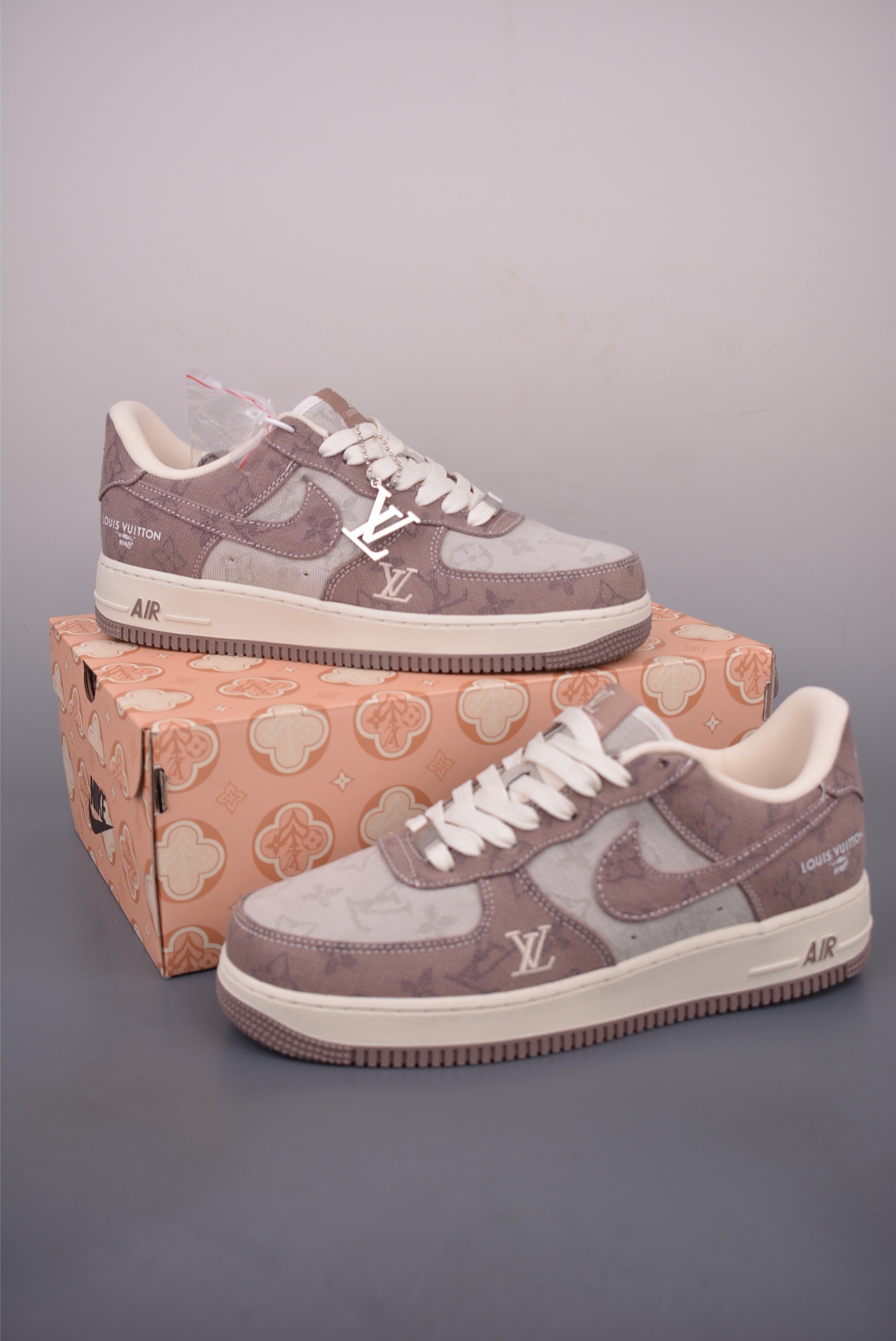 Nike Air Force 1 Low LV联名 YK9511-821-莆田鞋,莆田鞋货源,高仿鞋,高仿鞋货源,安福档口,莆田高仿鞋,莆田鞋批发,高仿鞋批发,莆田高仿运动鞋,高仿运动鞋,莆田运动鞋 Nike Air Force 1 Low LV联名 YK9511-821