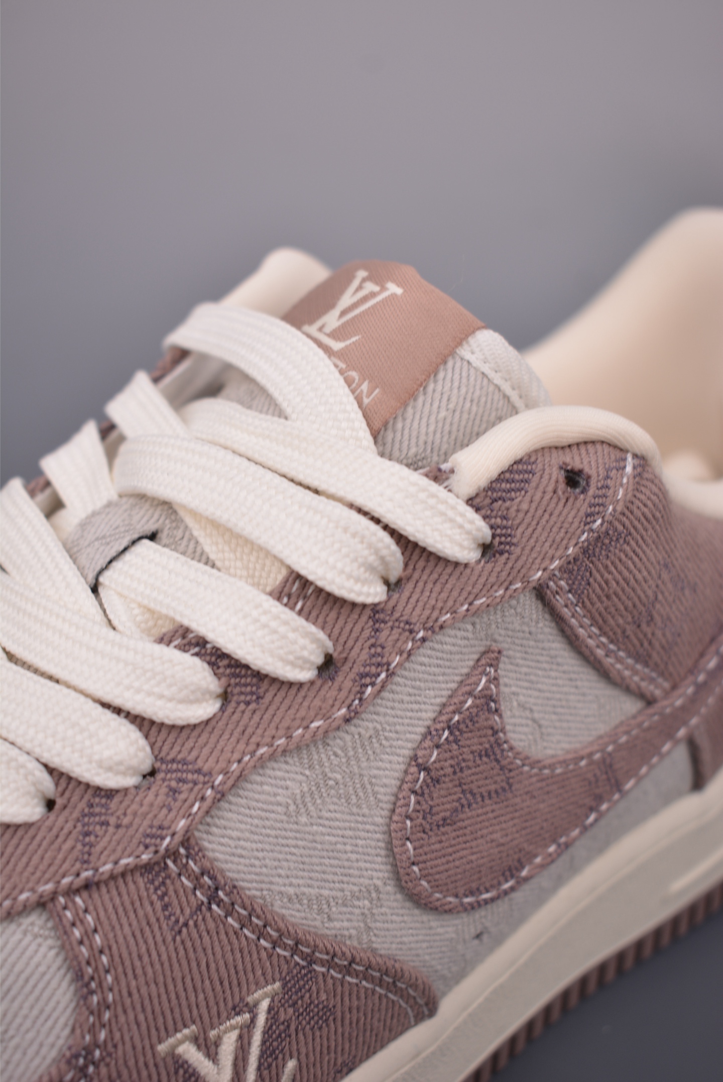 Nike Air Force 1 Low LV联名 YK9511-821-莆田鞋,莆田鞋货源,高仿鞋,高仿鞋货源,安福档口,莆田高仿鞋,莆田鞋批发,高仿鞋批发,莆田高仿运动鞋,高仿运动鞋,莆田运动鞋 Nike Air Force 1 Low LV联名 YK9511-821