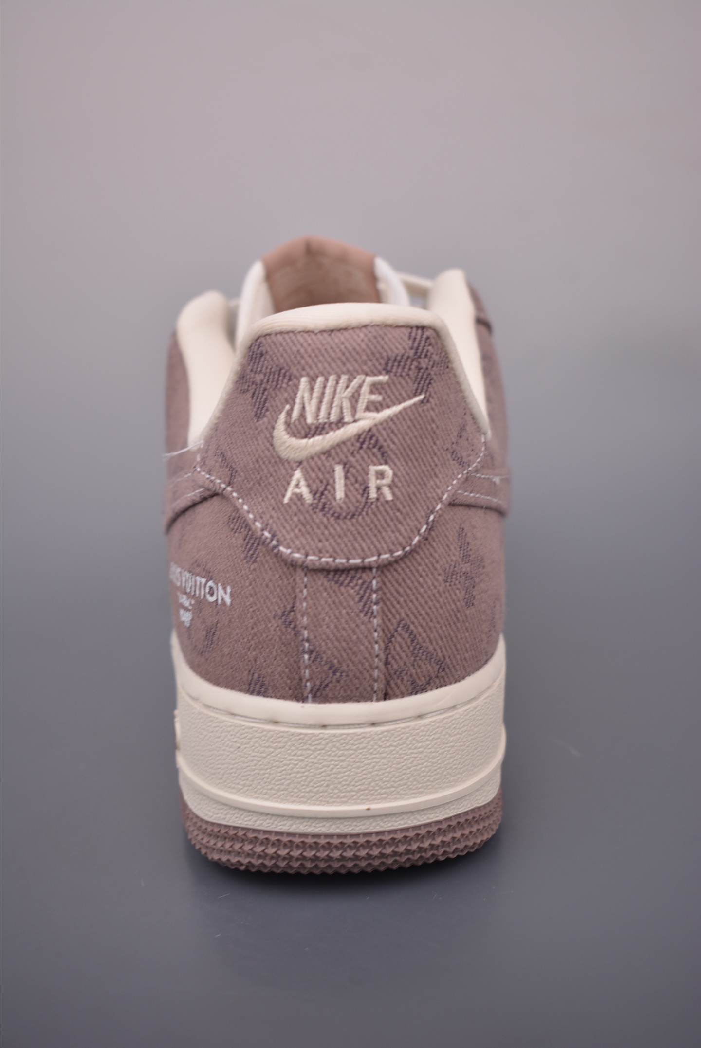 Nike Air Force 1 Low LV联名 YK9511-821-莆田鞋,莆田鞋货源,高仿鞋,高仿鞋货源,安福档口,莆田高仿鞋,莆田鞋批发,高仿鞋批发,莆田高仿运动鞋,高仿运动鞋,莆田运动鞋 Nike Air Force 1 Low LV联名 YK9511-821