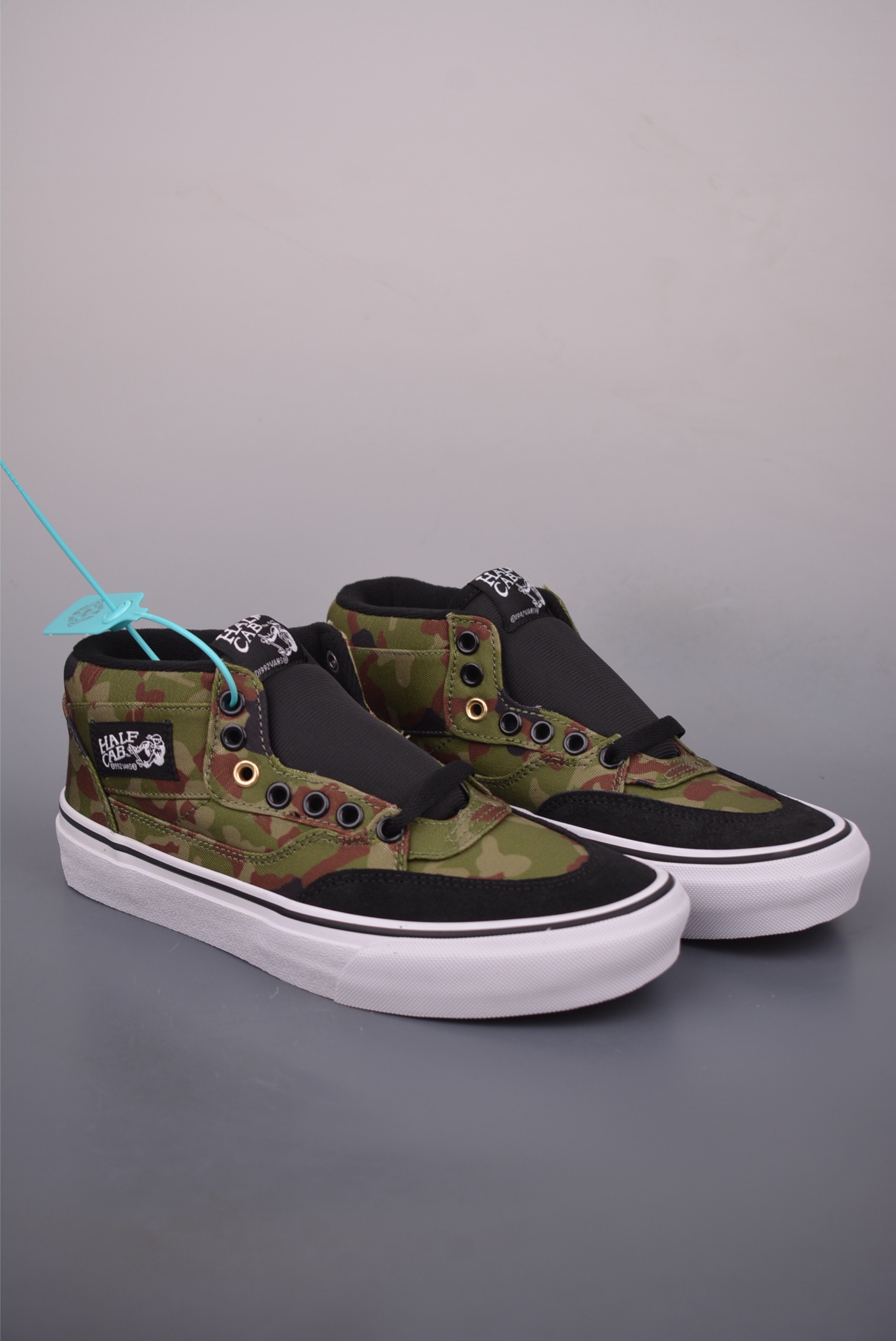 Vans Skate Half Cab Camo Mid-Top Sneaker, VN000DZ3BLK, Retro Style