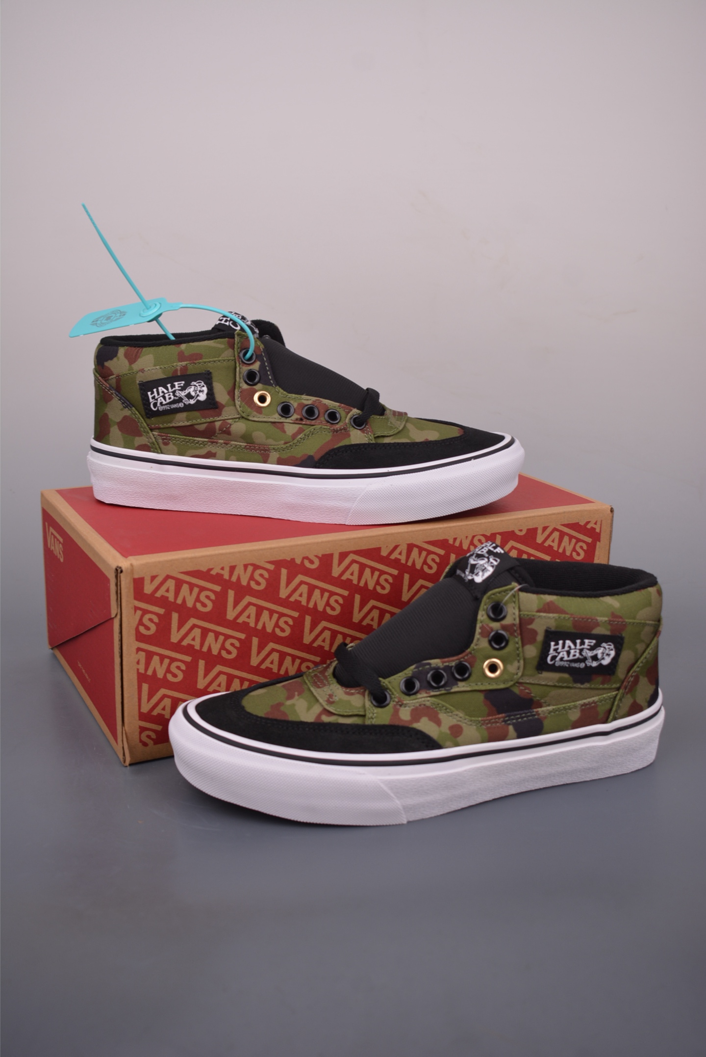 Vans Skate Half Cab Camo Mid-Top Sneaker, VN000DZ3BLK, Retro Style 5 i1760485064001 1139 0 4