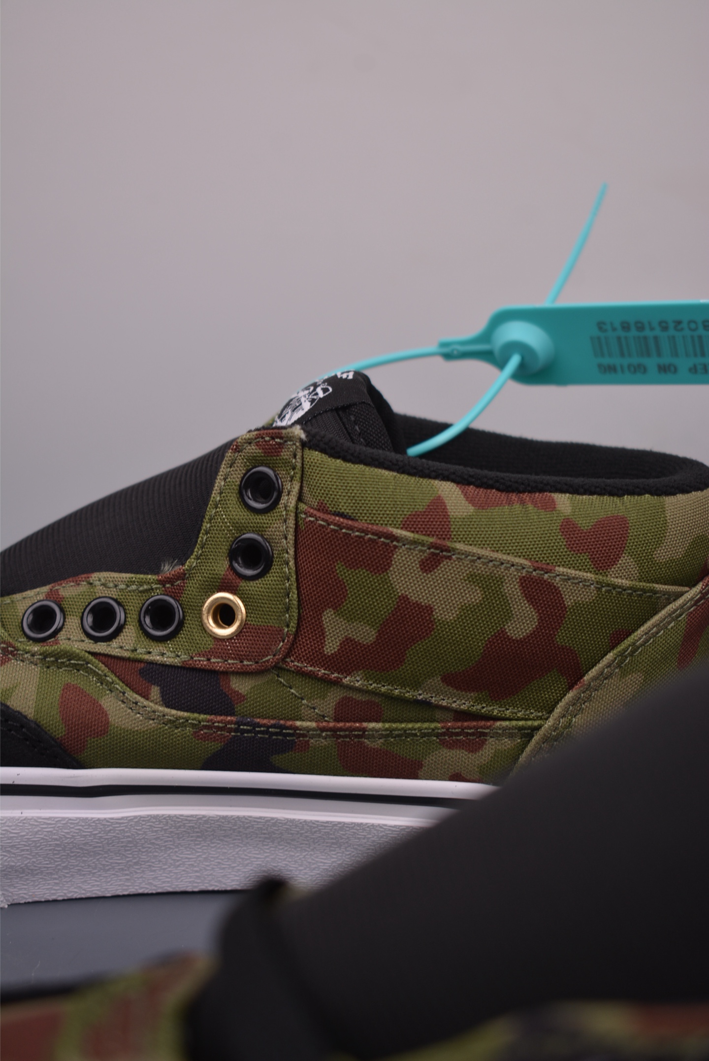 Vans Skate Half Cab Camo Mid-Top Sneaker, VN000DZ3BLK, Retro Style 8 i1760485064022 5369 0 7