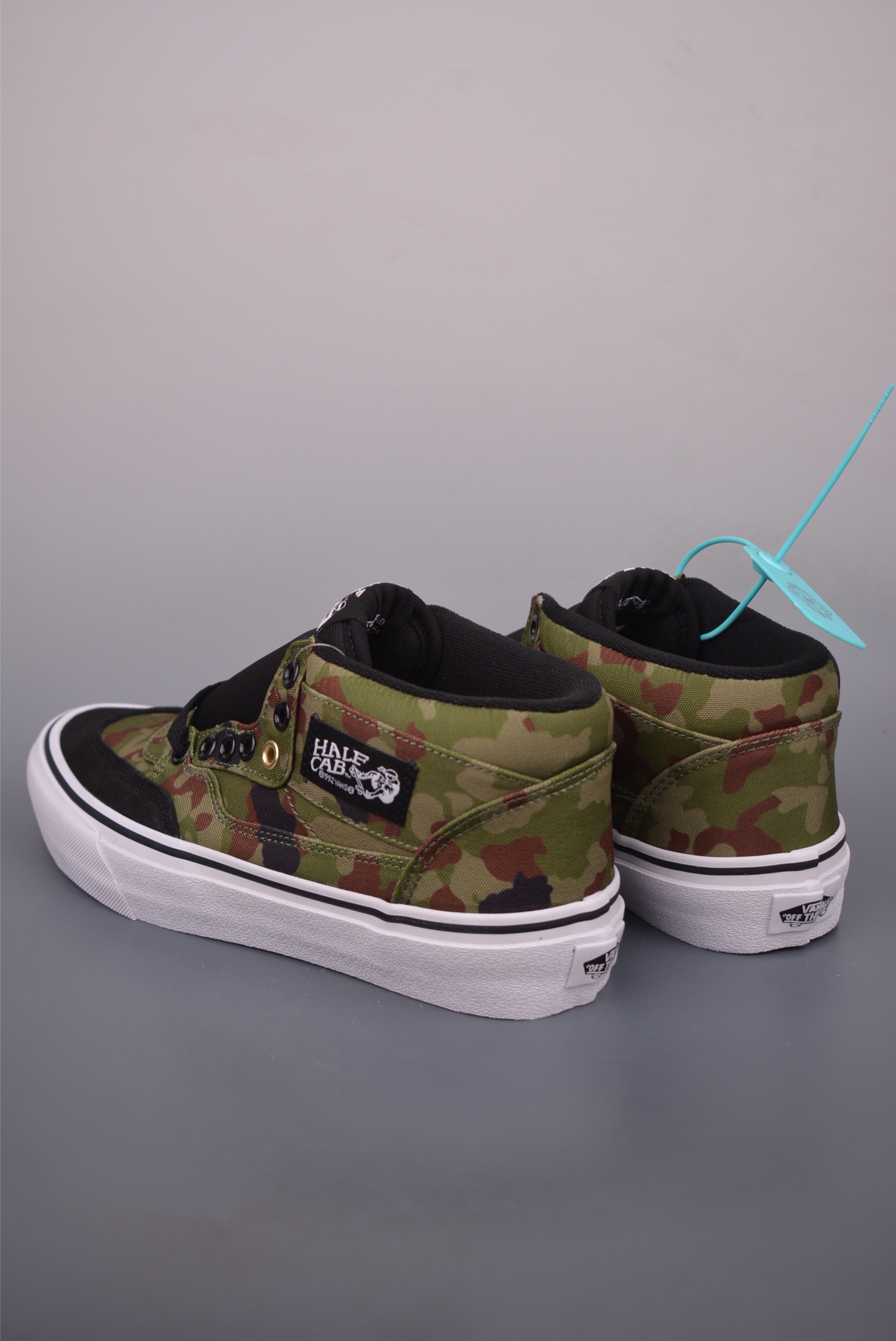 Vans Skate Half Cab Camo Mid-Top Sneaker, VN000DZ3BLK, Retro Style 2 i1760485066282 278 0 1