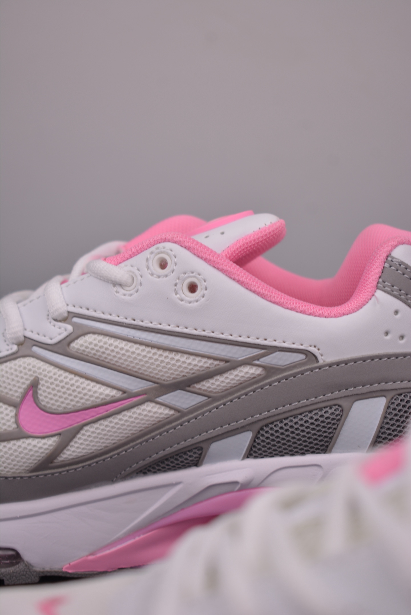 Nike Shox Ride 2 SP x Supreme Women's Running Shoes White Pink DN1615 8 i1760527841369 1266 0 7