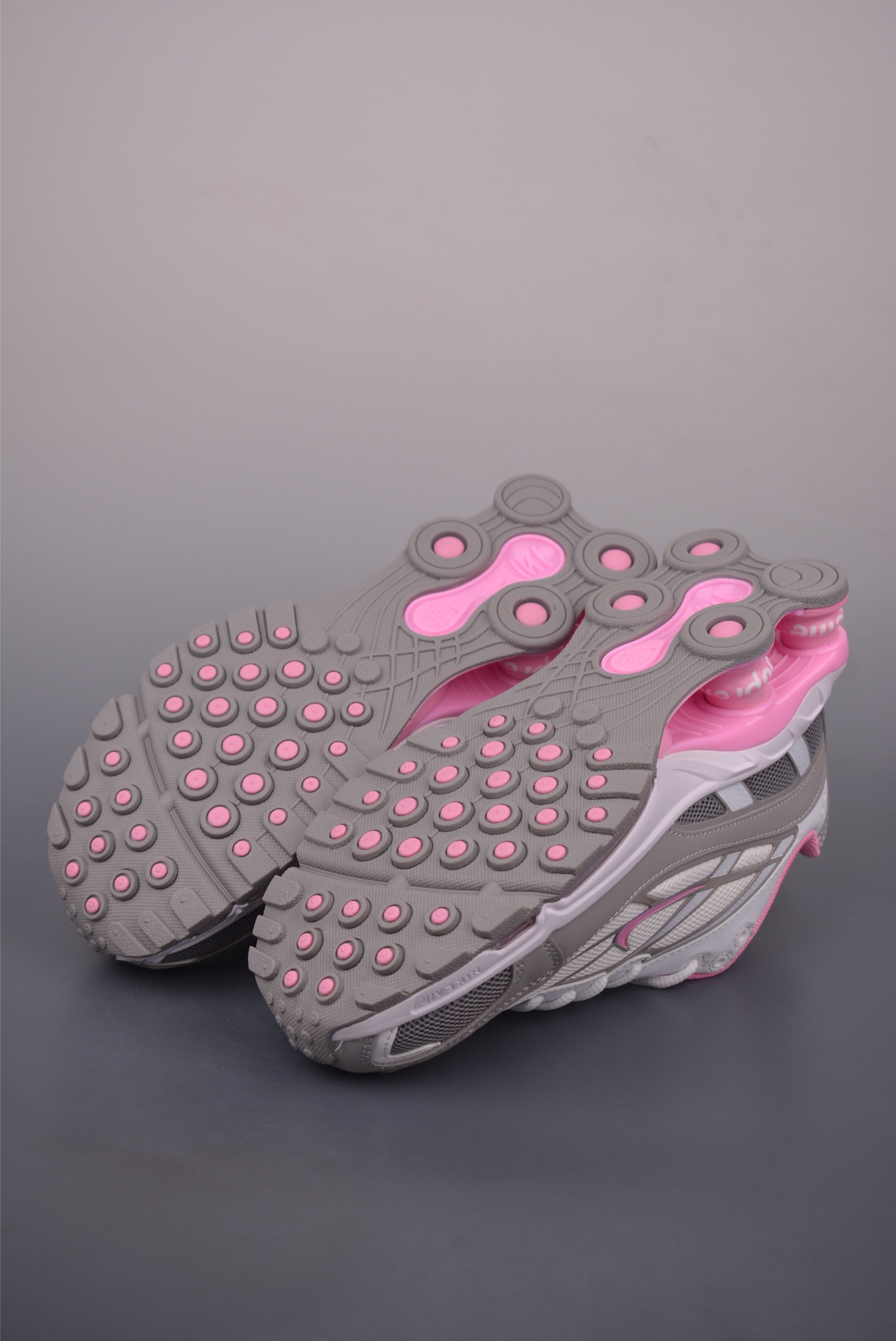 Nike Shox Ride 2 SP x Supreme Women's Running Shoes White Pink DN1615 3 i1760527849526 697 0 2