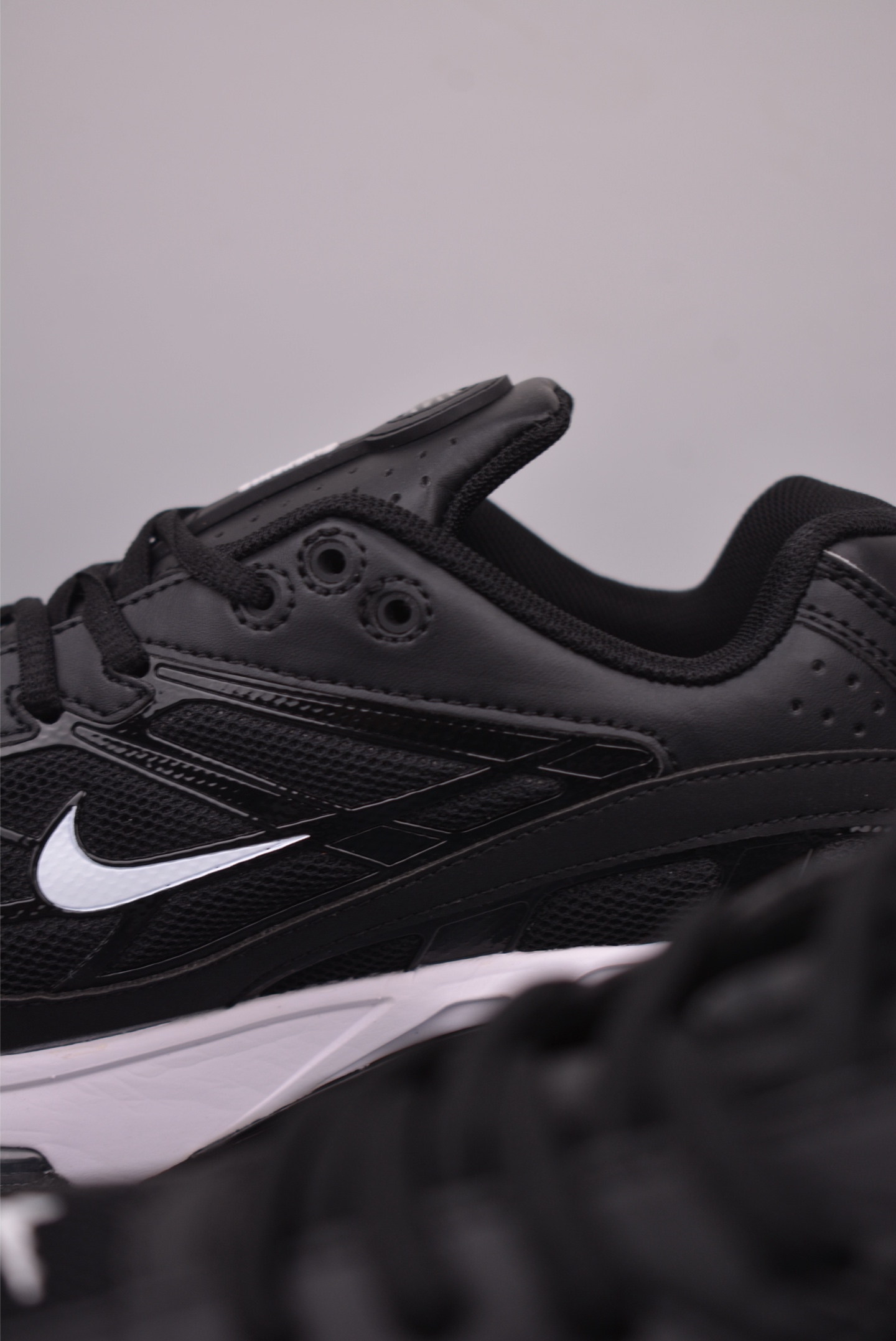 Nike Shox Ride 2 SP x Supreme Collab Running Shoes - Cushioned Comfort 8 i1760527888312 9994 0 7