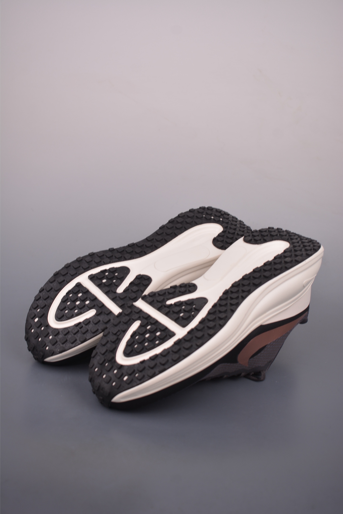 Nike REVOLUTION 8 跑步鞋 HJ8485-200 Nike REVOLUTION 8 跑步鞋 HJ8485-200