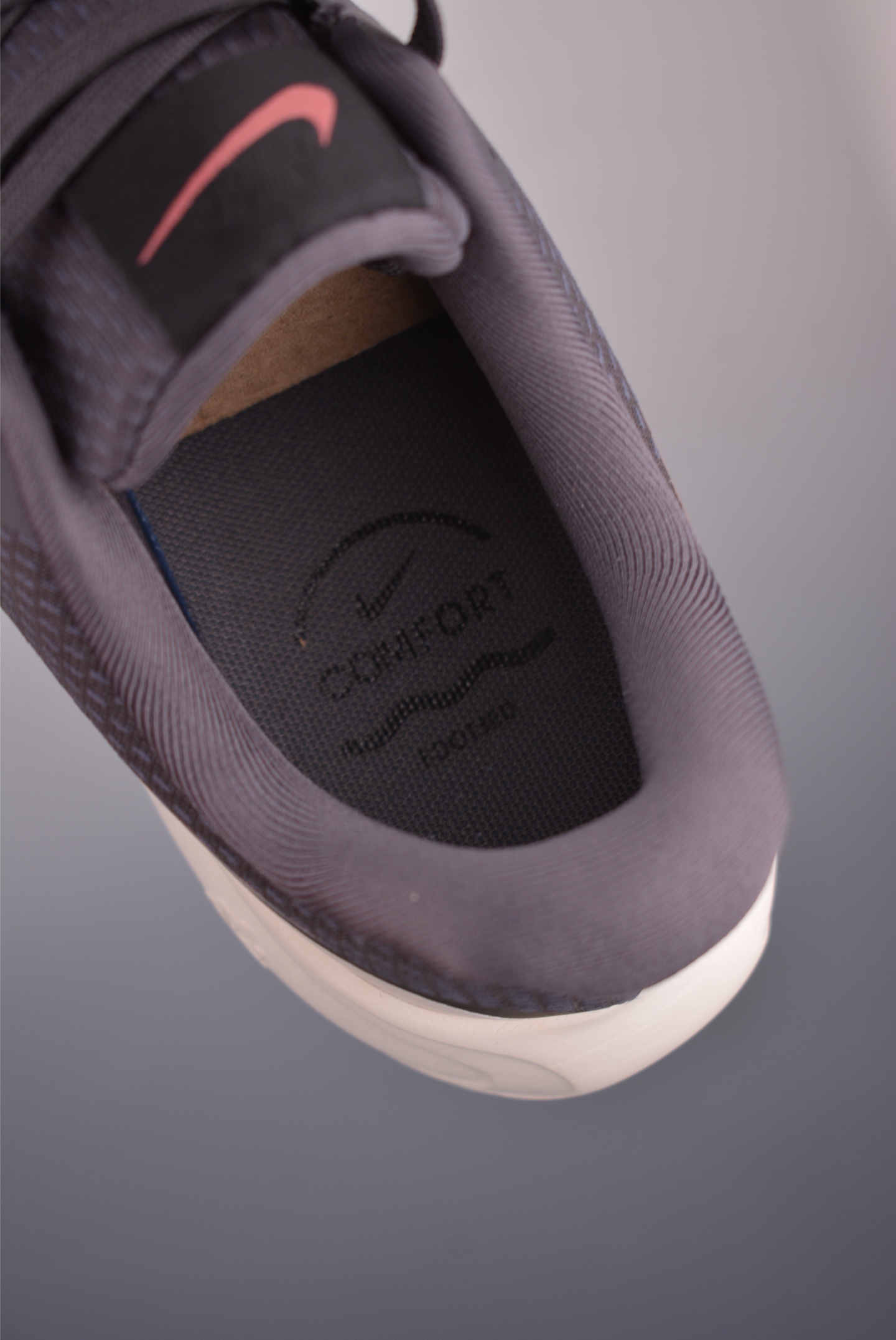 Nike REVOLUTION 8 跑步鞋 HJ8485-200 Nike REVOLUTION 8 跑步鞋 HJ8485-200