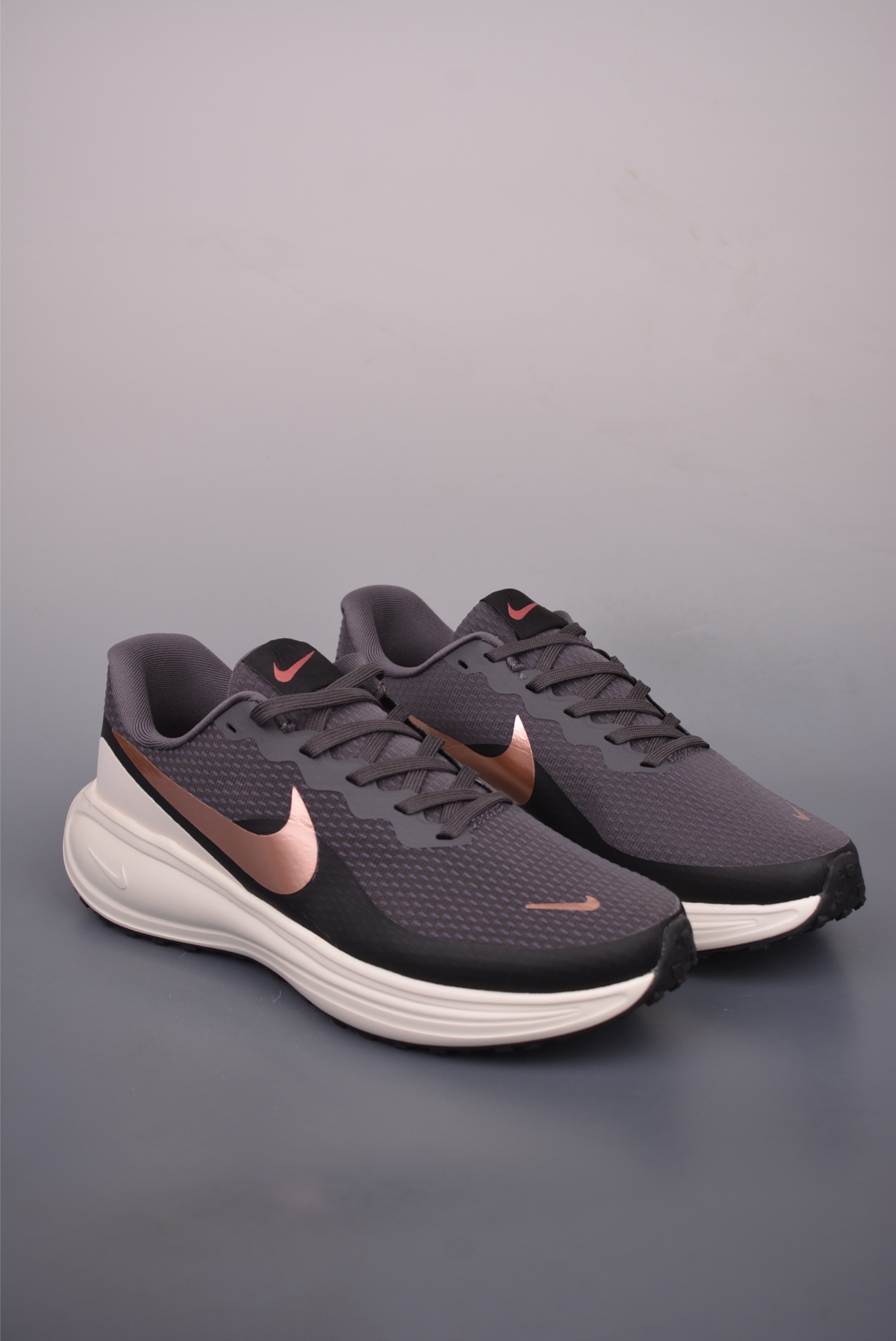Nike REVOLUTION 8 跑步鞋 HJ8485-200 Nike REVOLUTION 8 跑步鞋 HJ8485-200