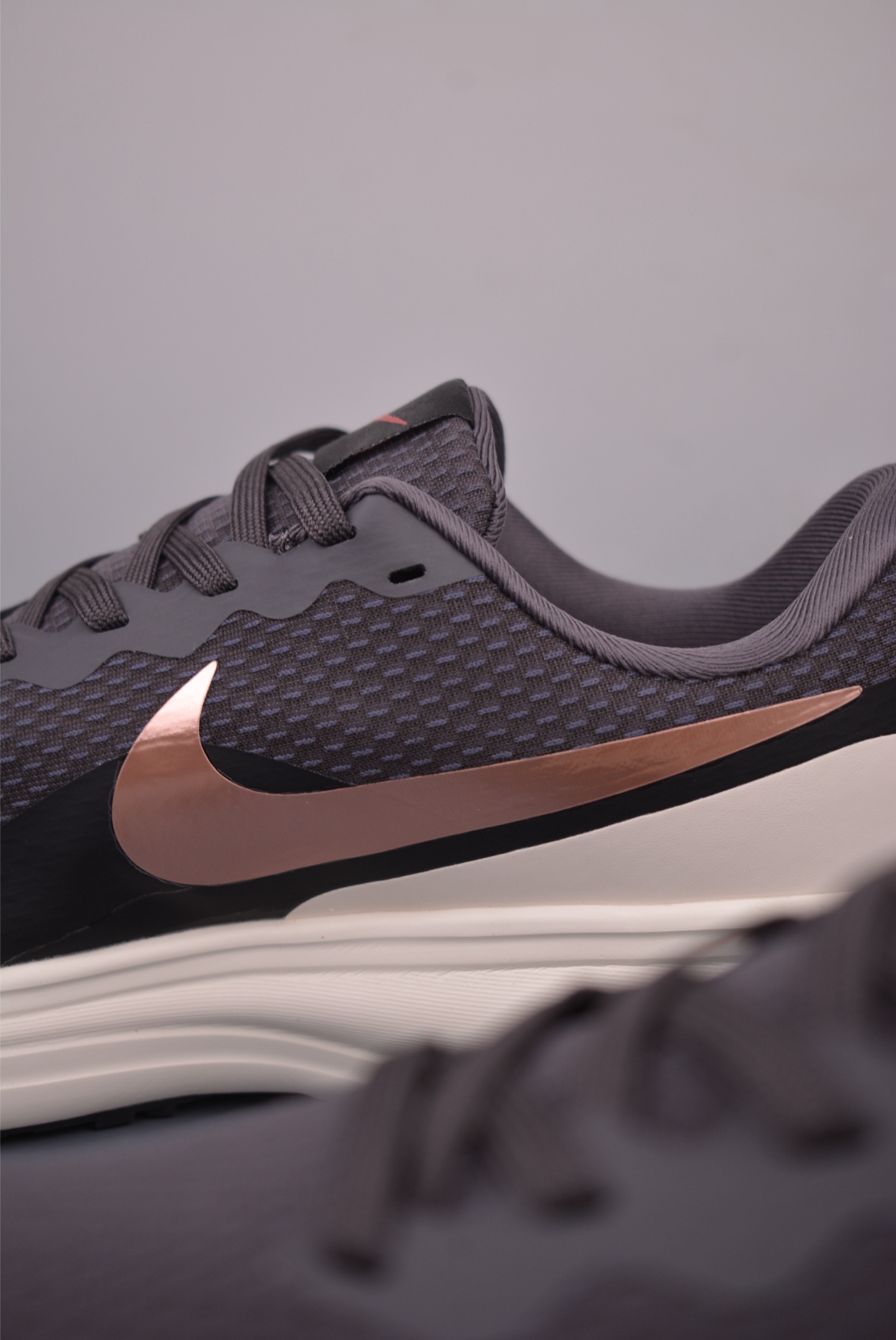 Nike REVOLUTION 8 跑步鞋 HJ8485-200 Nike REVOLUTION 8 跑步鞋 HJ8485-200