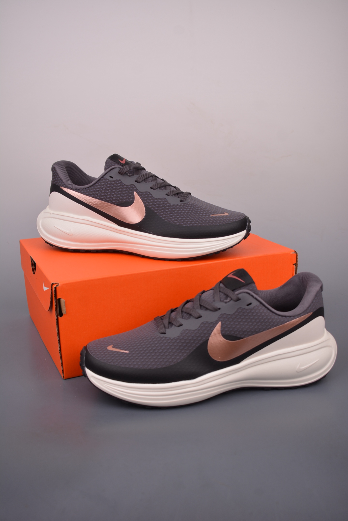 Nike REVOLUTION 8 跑步鞋 HJ8485-200 Nike REVOLUTION 8 跑步鞋 HJ8485-200