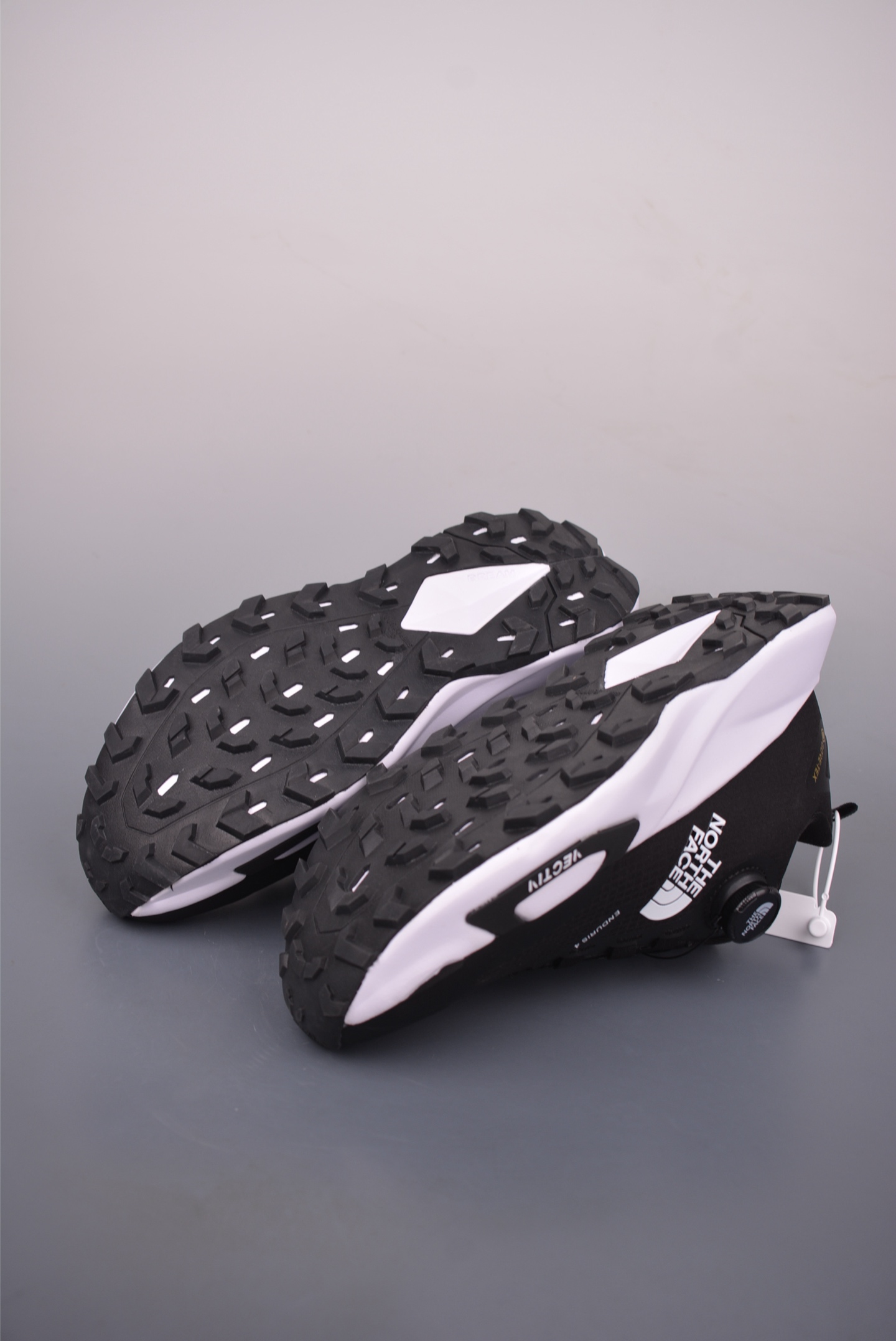 The North Face Vectiv Enduris Low Trail Running Shoes - Black 4 i1760556176970 7852 0 2