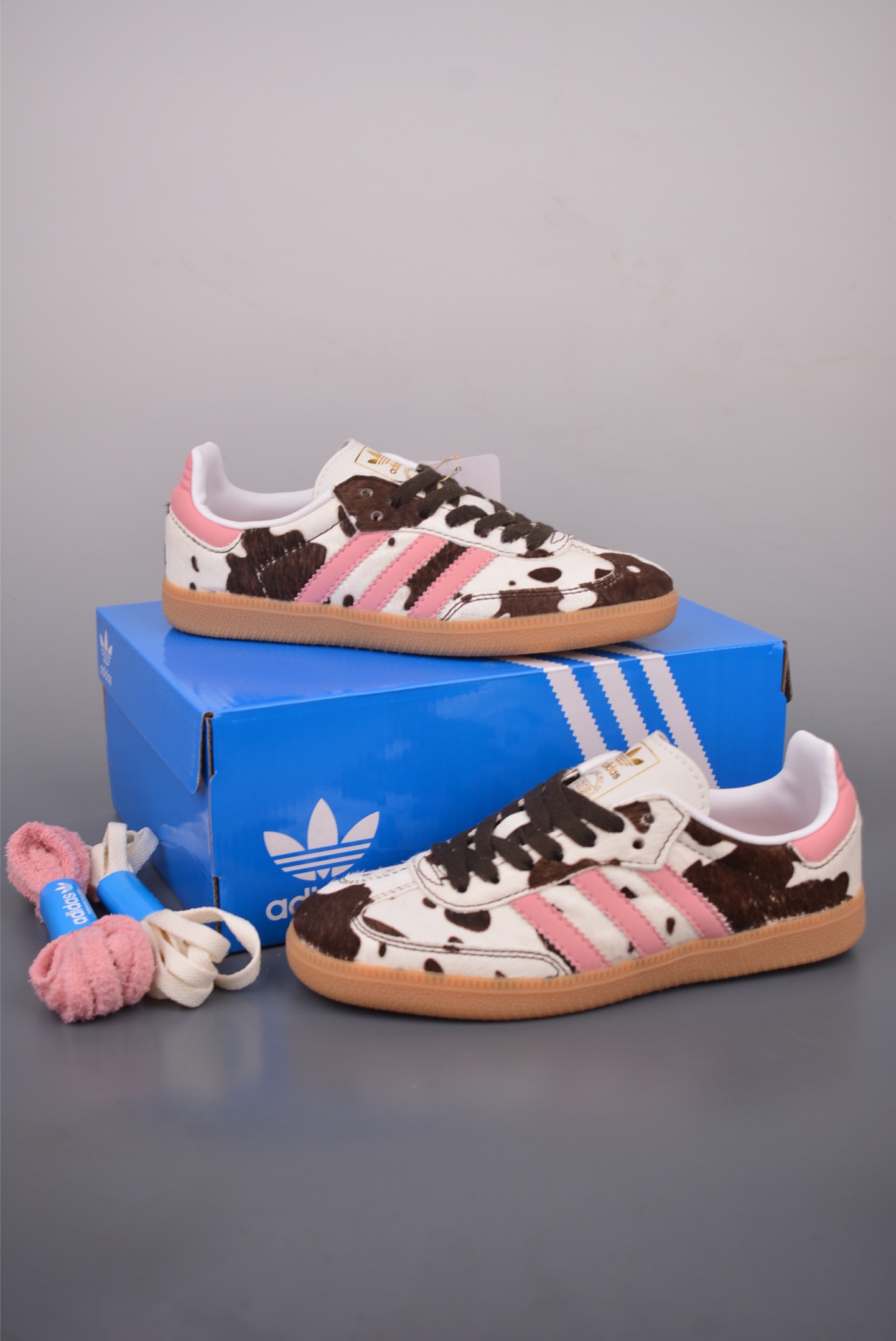 Adidas Samba 复古桑巴板鞋 KK2239-High Quatity Cheap Brand wholesale wholesaler seller Clothes Bags handbags Sneakers Top Fashion Clothing Shoes from China Factory Chinese suppliers best Quality Beautiful Price Adidas Samba 复古桑巴板鞋 KK2239