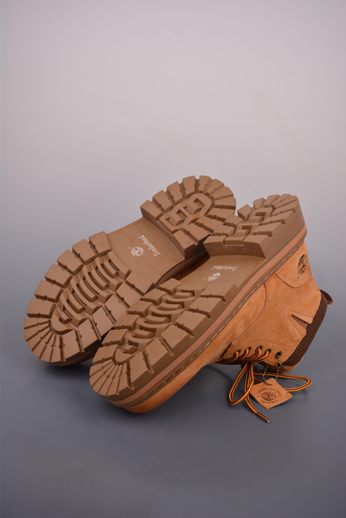 Timberland添柏岚/天伯伦 户外高帮休闲大黄靴系列 TB100381622-High Quatity Cheap Brand wholesale wholesaler seller Clothes Bags handbags Sneakers Top Fashion Clothing Shoes from China Factory Chinese suppliers best Quality Beautiful Price Timberland添柏岚/天伯伦 户外高帮休闲大黄靴系列 TB100381622