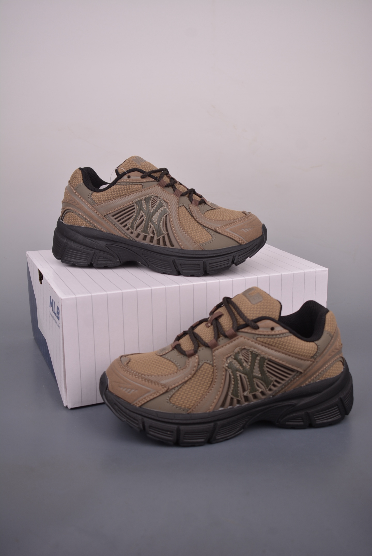 MLB TROPHY RUNNER SD 纽约洋基队 潮流时尚厚底运动鞋 3ARNR025N-High Quatity Cheap Brand wholesale wholesaler seller Clothes Bags handbags Sneakers Top Fashion Clothing Shoes from China Factory Chinese suppliers best Quality Beautiful Price MLB TROPHY RUNNER SD 纽约洋基队 潮流时尚厚底运动鞋 3ARNR025N