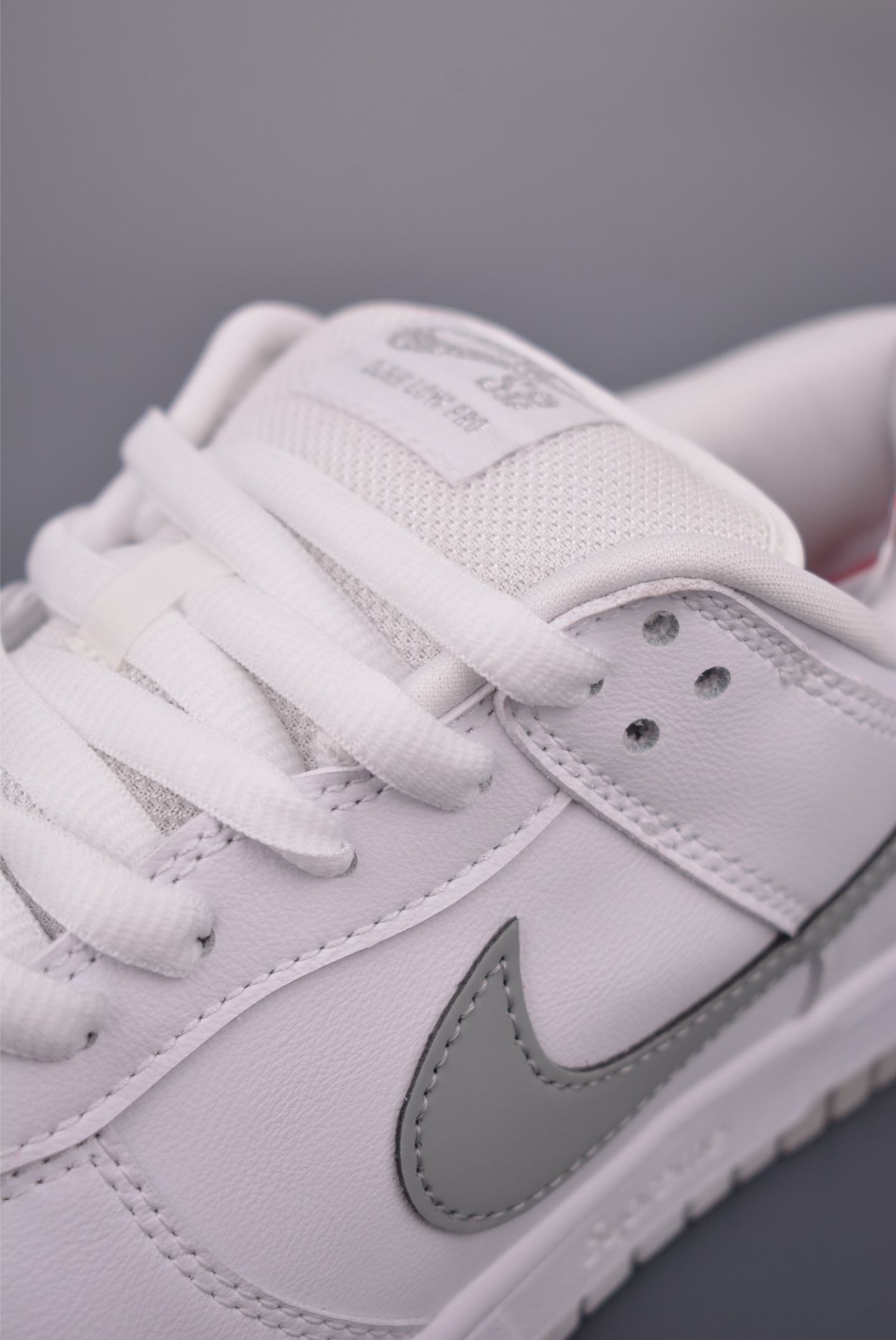 Nike SB Dunk Low White/Grey, Premium Leather, Supreme Edition, HQ8487/1002622 7 i1760659607370 7378 0 6