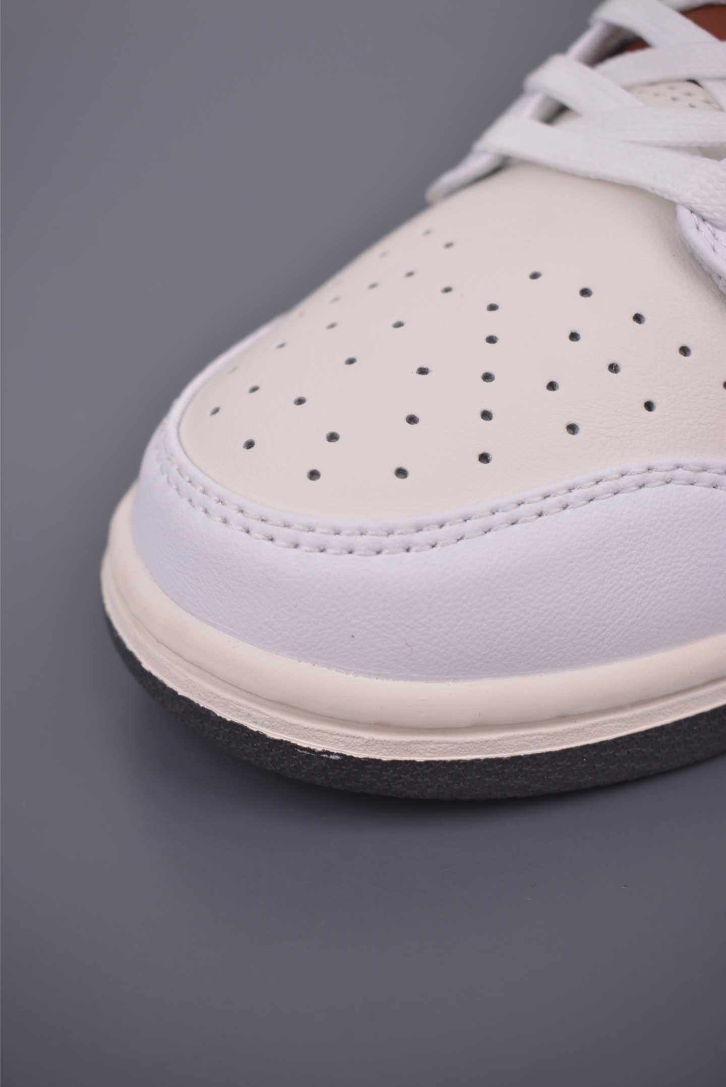 Nike SB Dunk Low White/Brown Premium Leather Sneakers IM6670-2022622 6 i1760659674242 7417 0 5