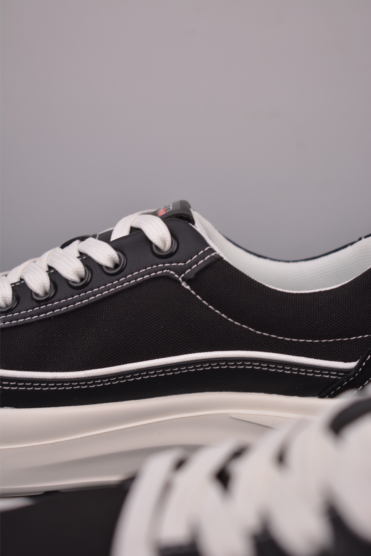 Ecco Men's 2025 Lightweight Leather Sneakers - Black/White 9 i1760694744889 8280 0 7