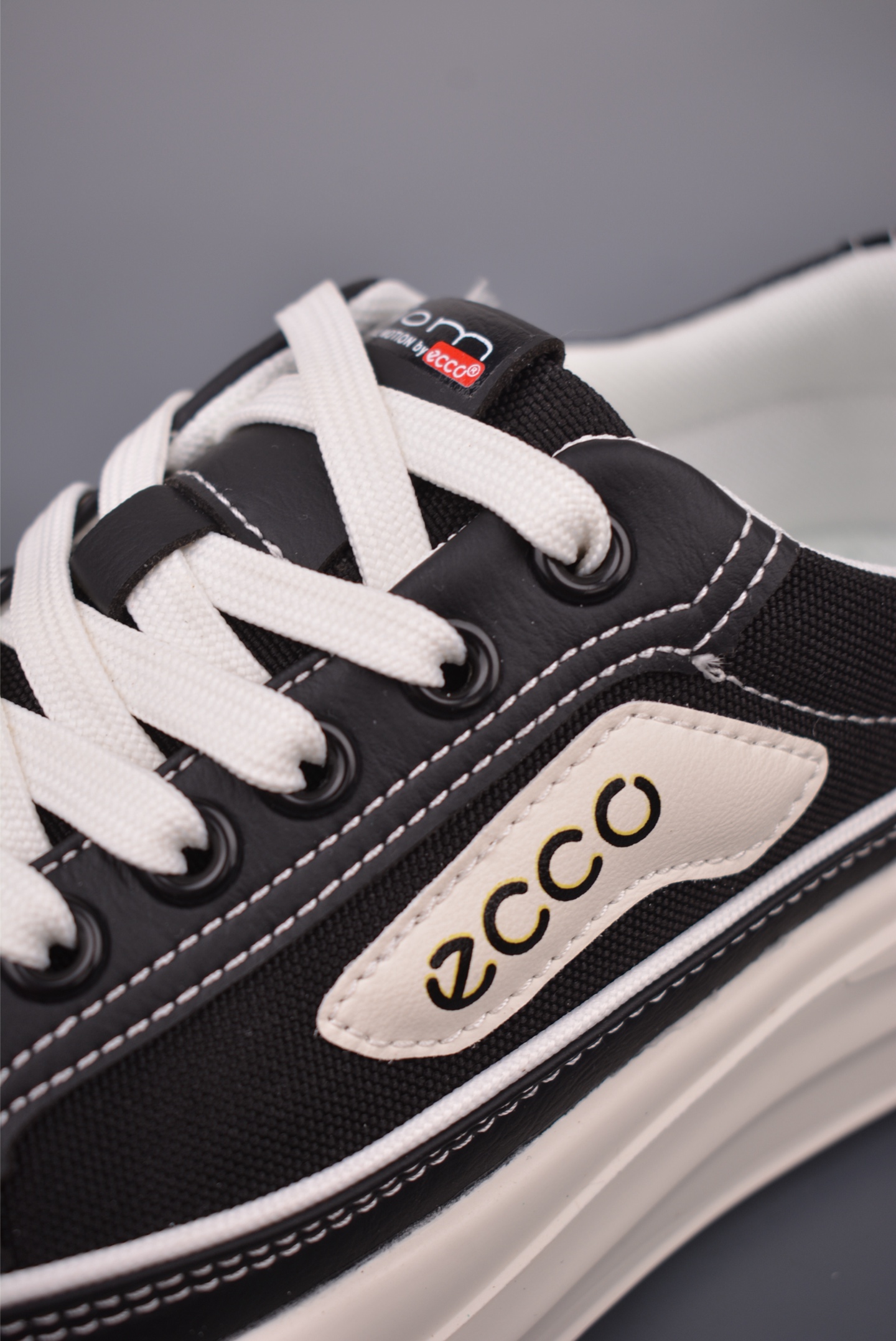 Ecco Men's 2025 Lightweight Leather Sneakers - Black/White 8 i1760694746701 2184 0 6