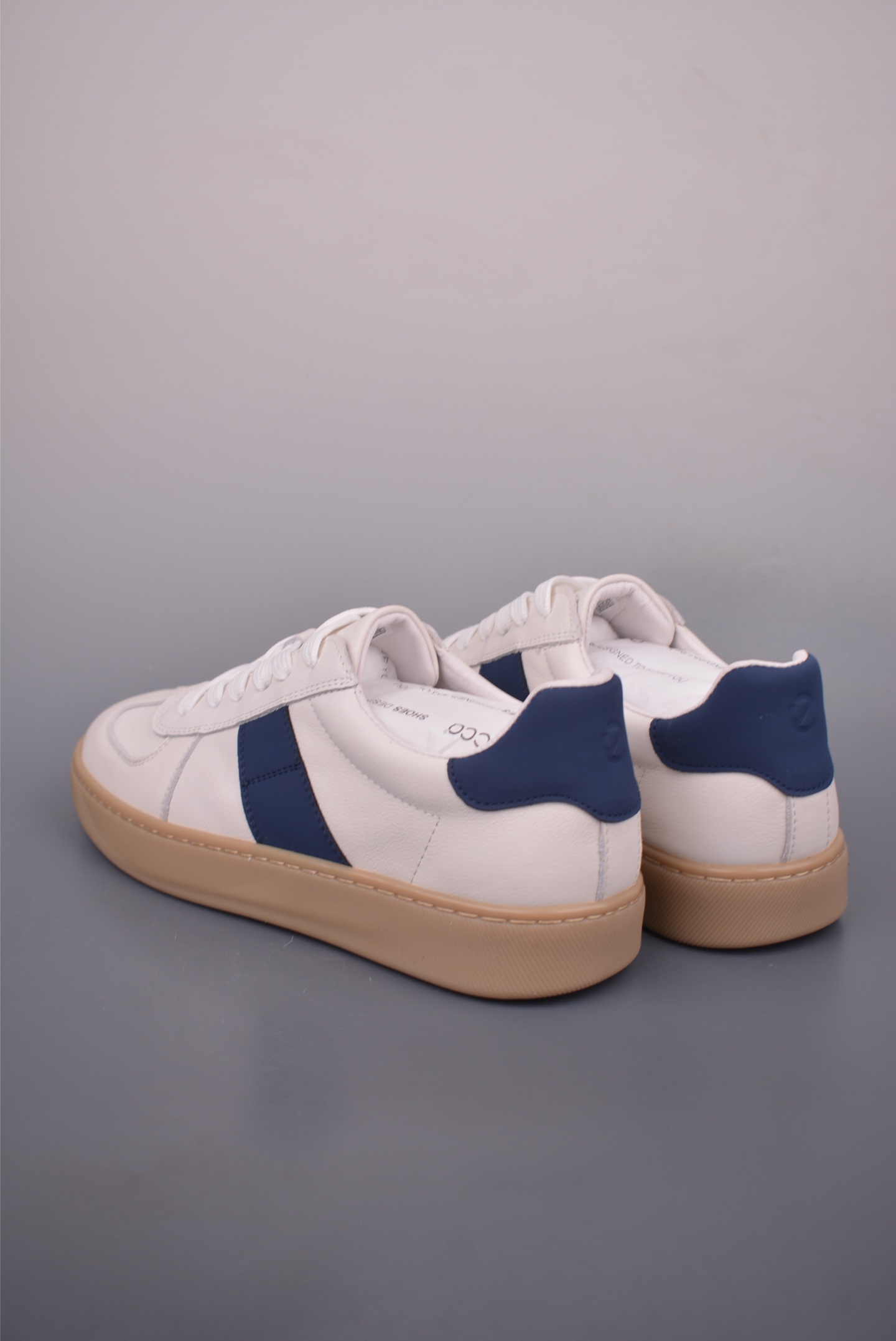 ECCO爱步休闲鞋秋 25年新款时尚德训鞋 经典百搭板鞋 632521