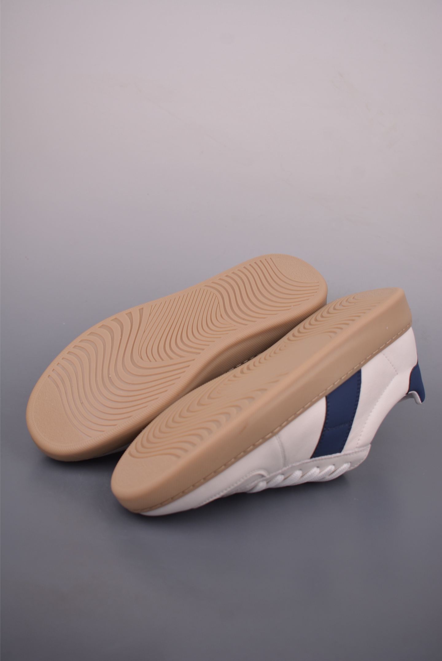 ECCO爱步休闲鞋秋 25年新款时尚德训鞋 经典百搭板鞋 632521