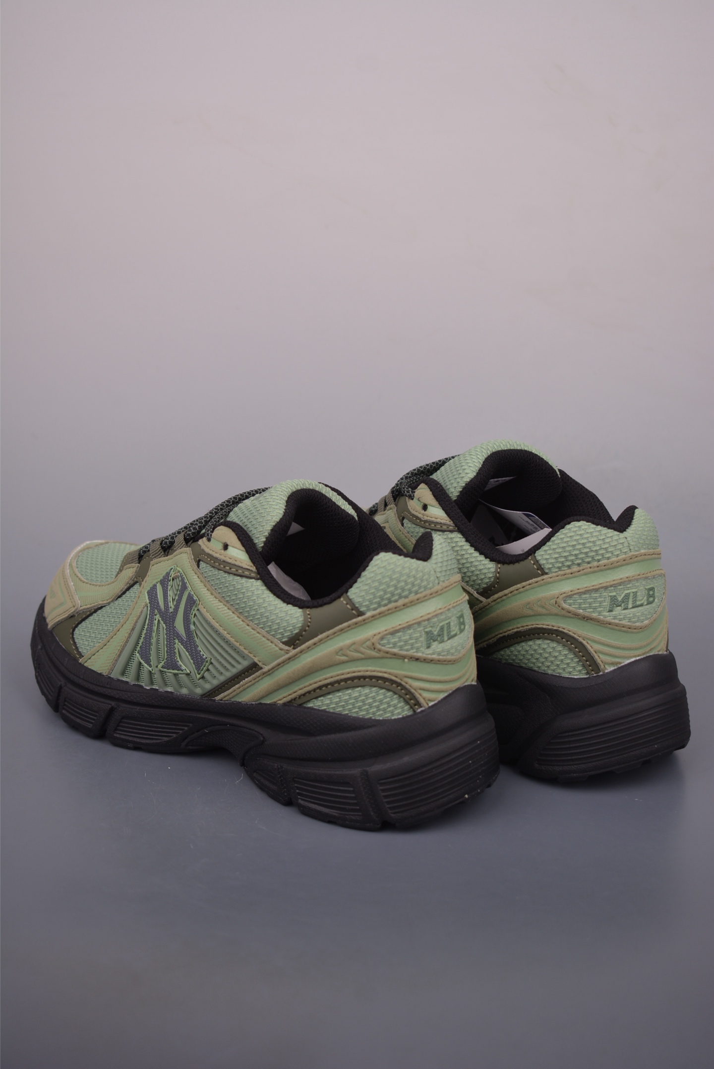 MLB Trophy Runner SD New York Yankees Chunky Sneakers - Style & Comfort 2 i1760739293267 5285 0 1