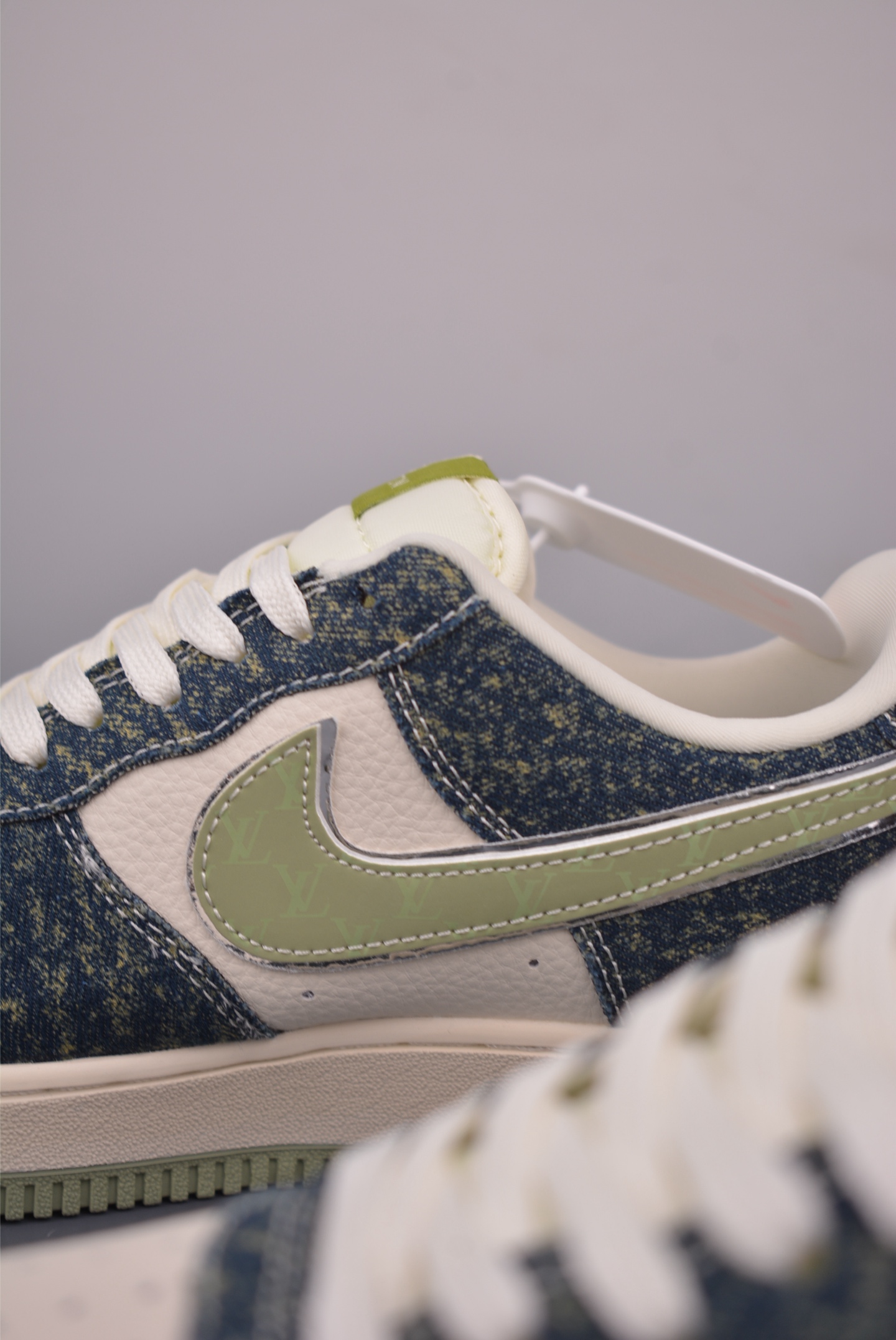 Nike Air Force 1 Low Louis Vuitton Sneakers Designer Collaboration Limited Edition 9 i1760739867035 3076 0 7