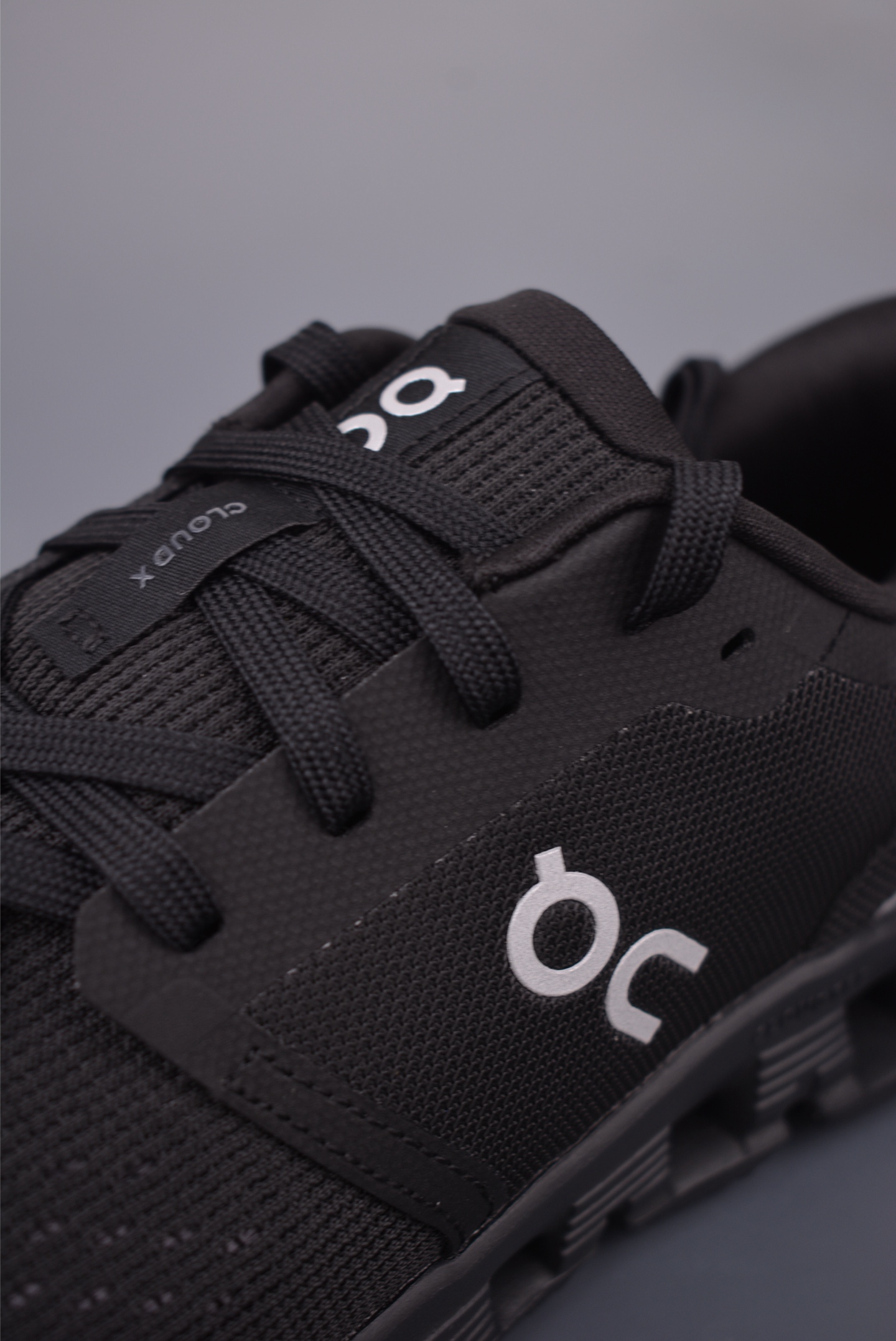 On Running Cloud X 4 Black Edition Lightweight Running Shoes 8 i1760741513097 8208 0 6