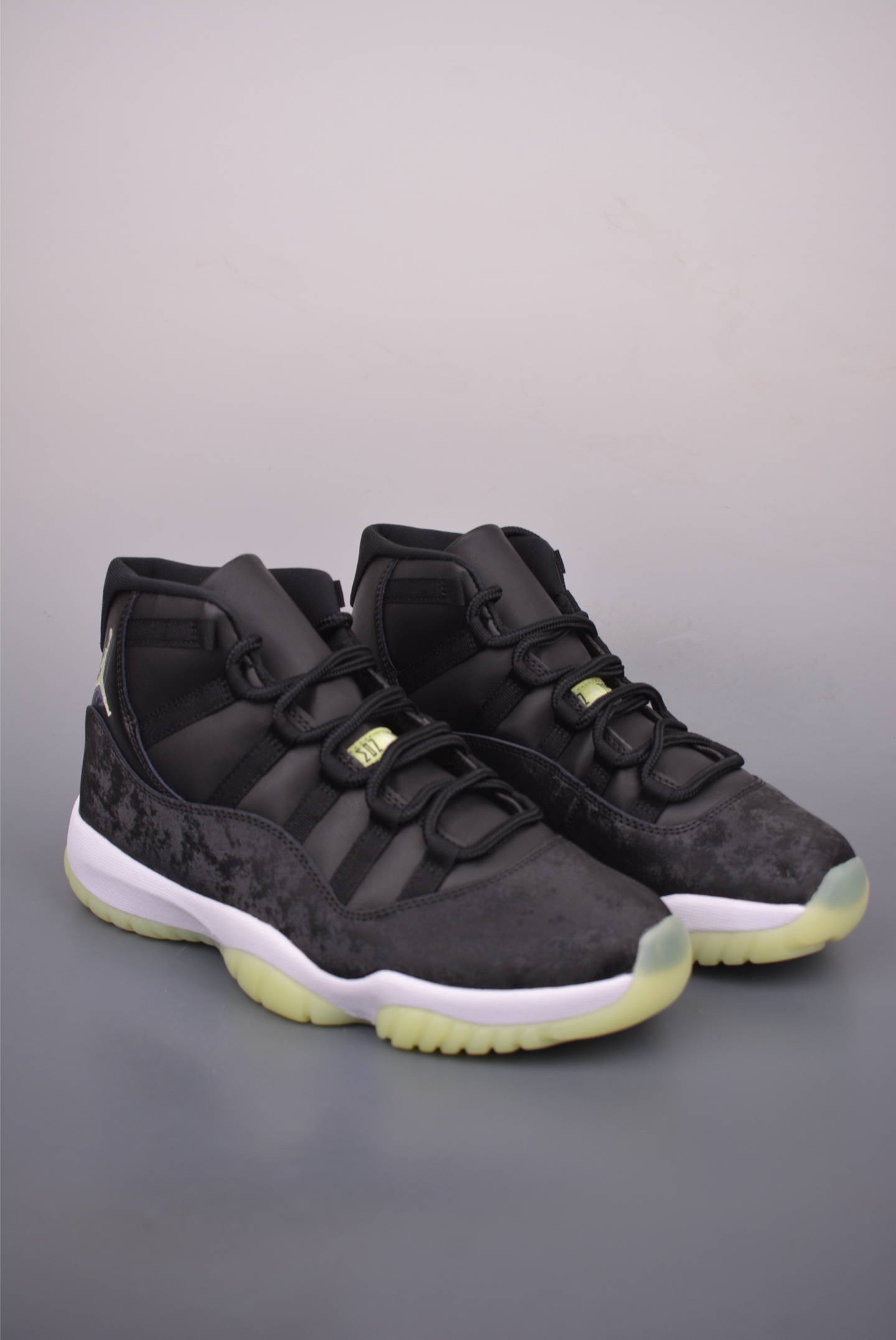 Air Jordan 11 Retro High-Top Sneakers - Ultimate Comfort & Style
