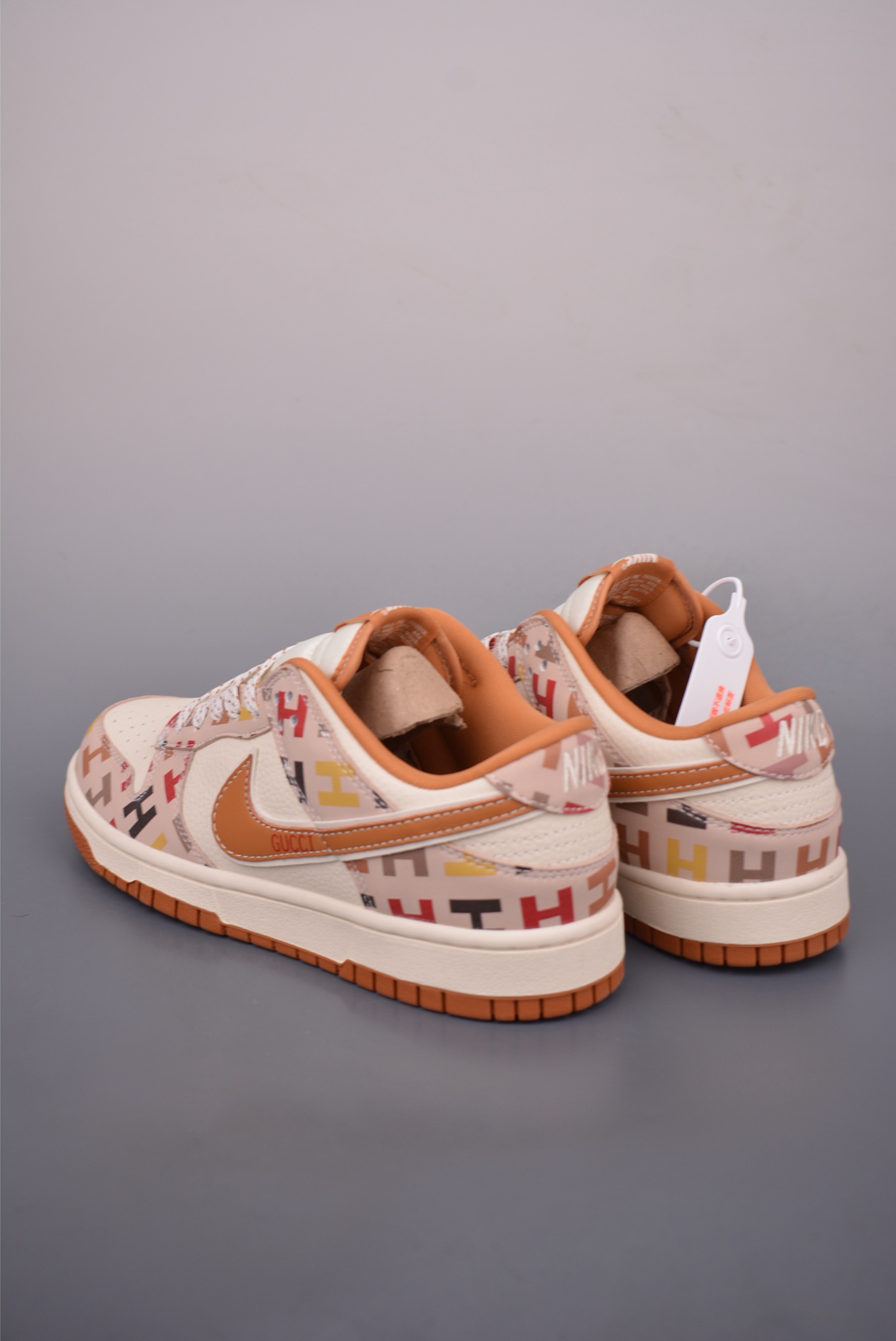 Nike SB Dunk Low 'Gucci' Collaboration Premium Quality Sneakers - SR8888 0122722 2 i1760746267647 4191 0 1