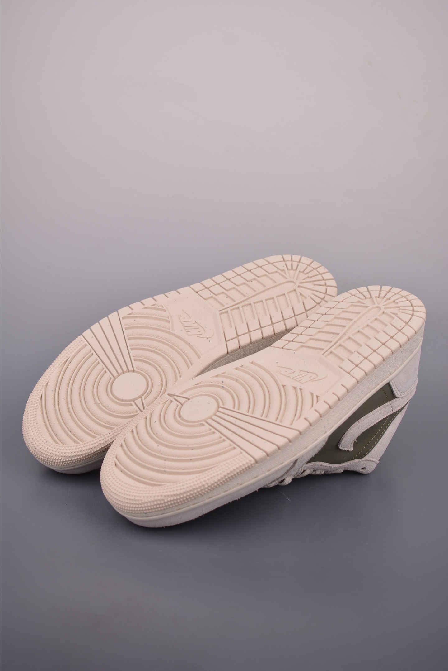 原装裸鞋级 市面最高工艺产物 Air Jordan 1 Low白绿 HV4089-201-High Quatity Cheap Brand wholesale wholesaler seller Clothes Bags handbags Sneakers Top Fashion Clothing Shoes from China Factory Chinese suppliers best Quality Beautiful Price 原装裸鞋级 市面最高工艺产物 Air Jordan 1 Low白绿 HV4089-201